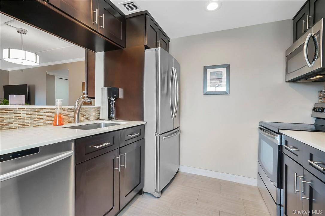 123 Mamaroneck AVE #215, Mamaroneck, NY 10543