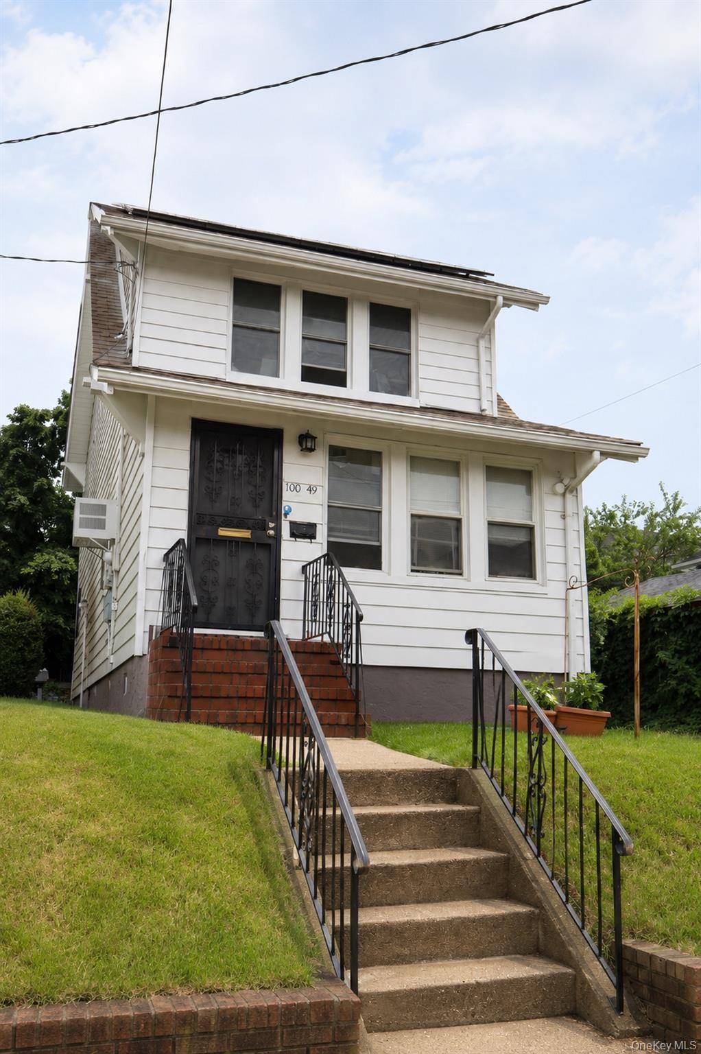 100-49 198th ST, Hollis, NY 11423