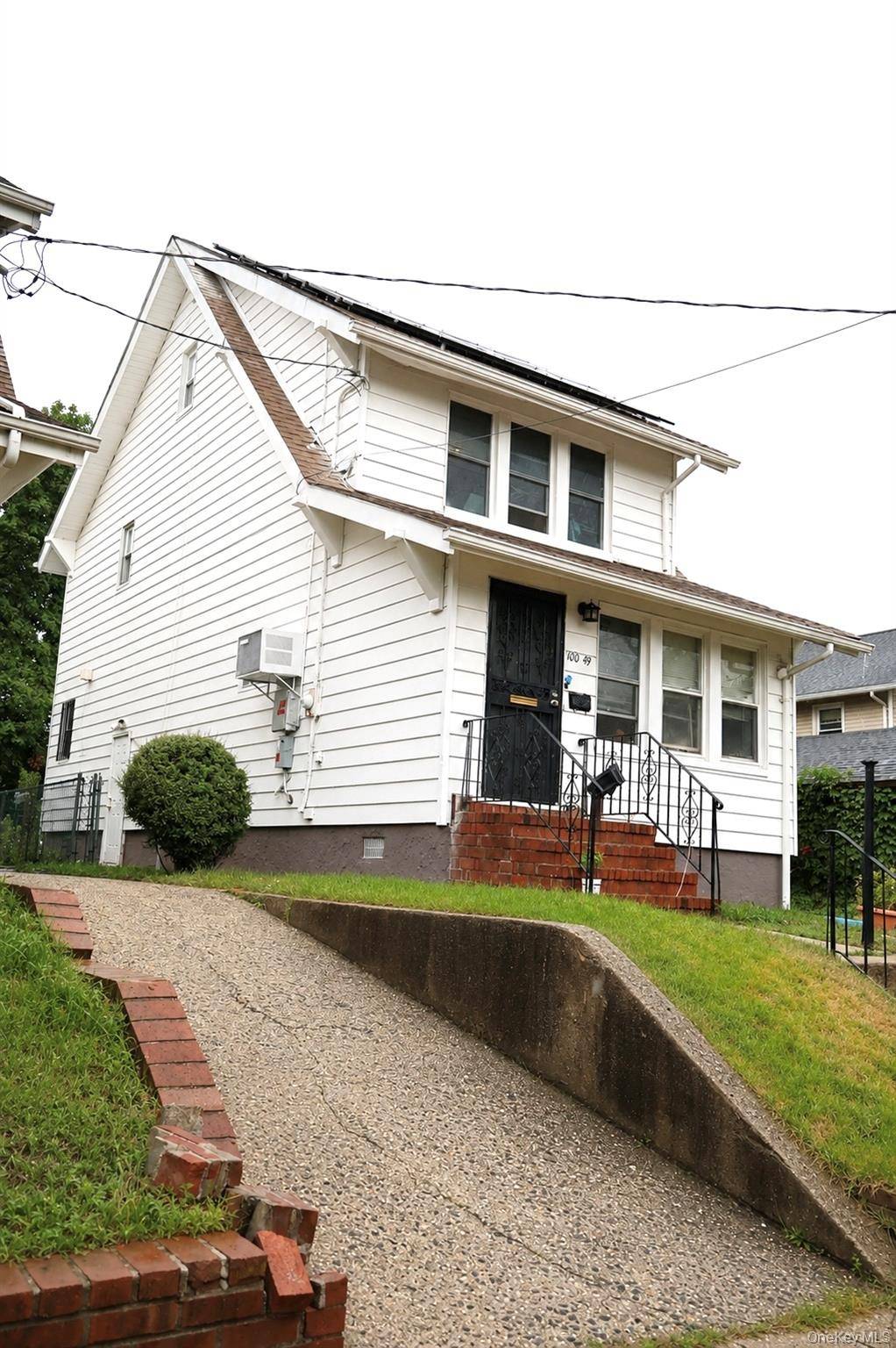 100-49 198th ST, Hollis, NY 11423