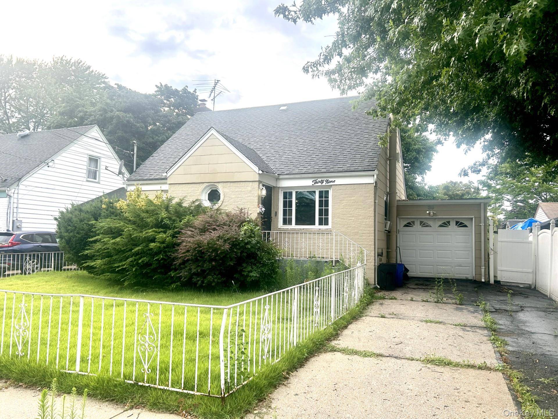39 Harold AVE, Hempstead, NY 11550