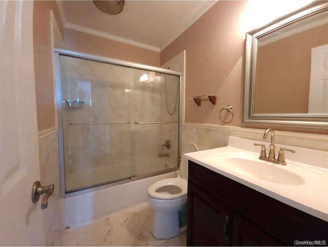 15 Greenridge AVE #8, White Plains, NY 10605