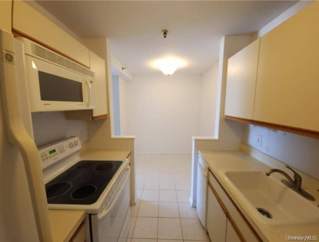 15 Greenridge AVE #8, White Plains, NY 10605