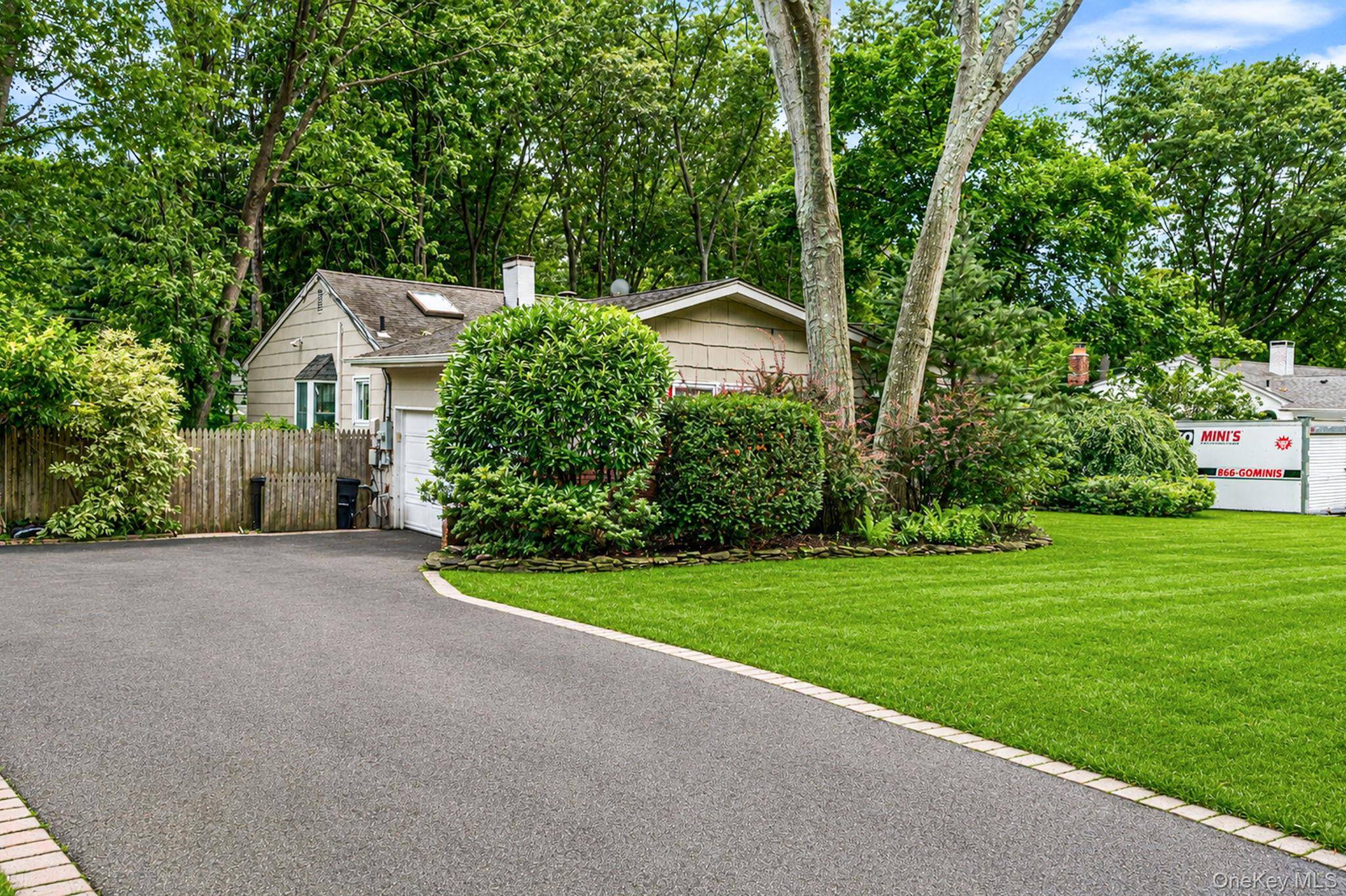 44 Winslow LN, Smithtown, NY 11787