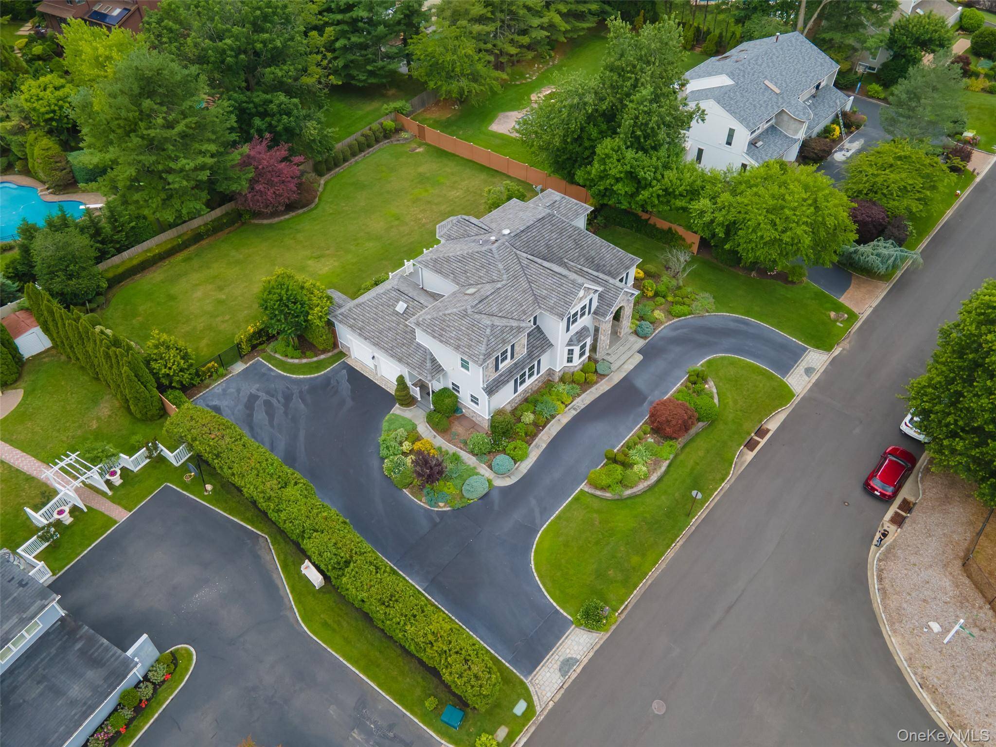 8 Parkview DR, Jericho, NY 11753