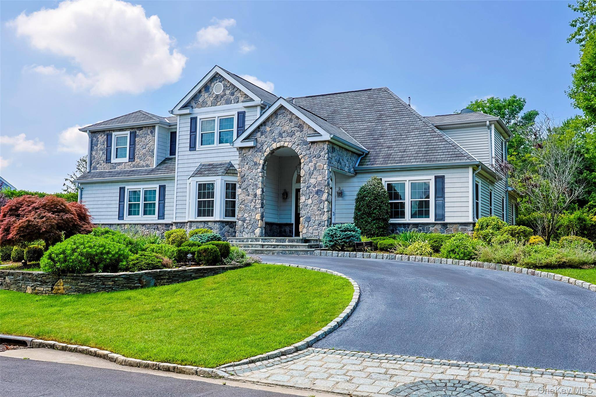 8 Parkview DR, Jericho, NY 11753