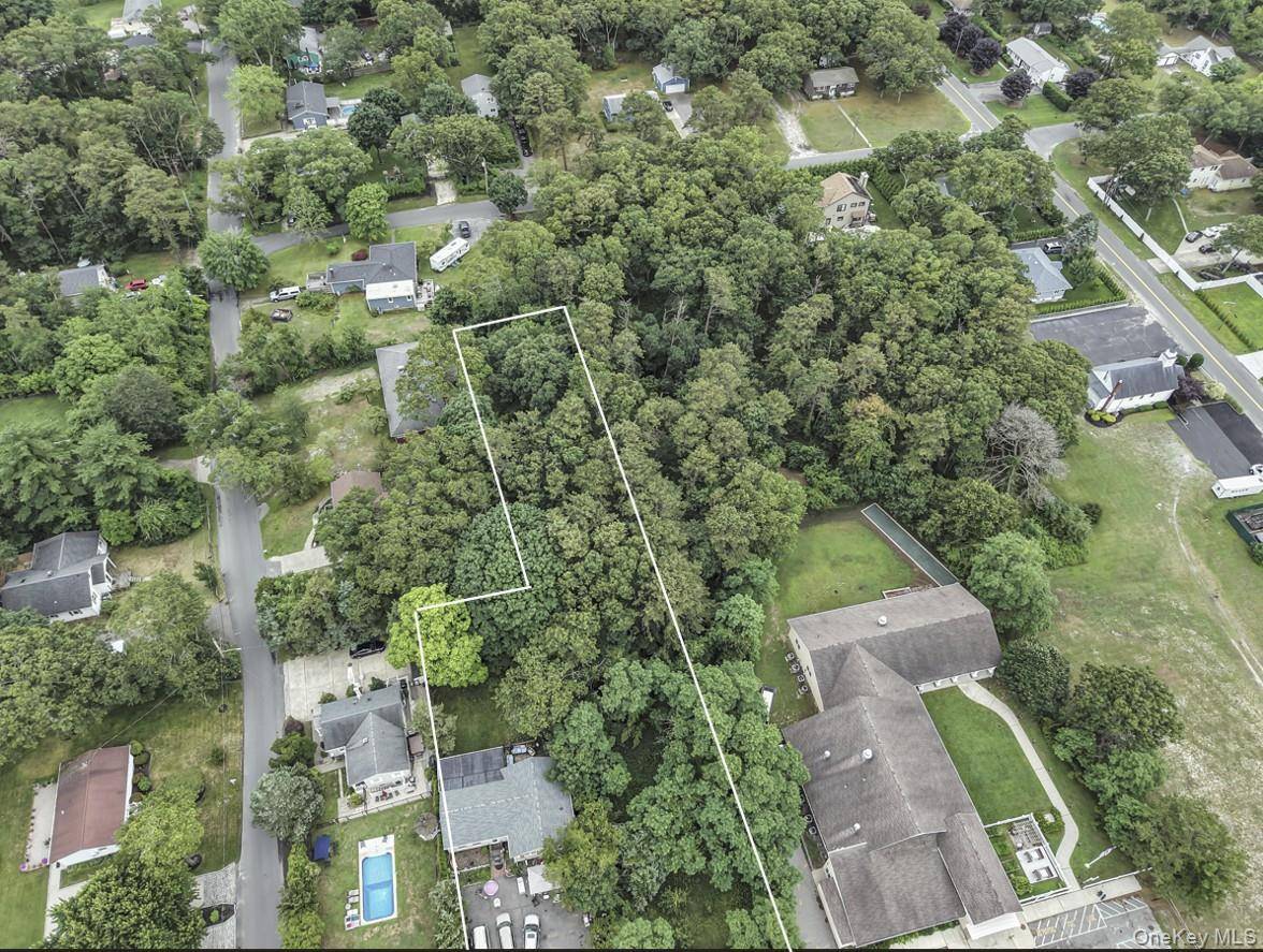 669 Flanders RD, Flanders, NY 11901