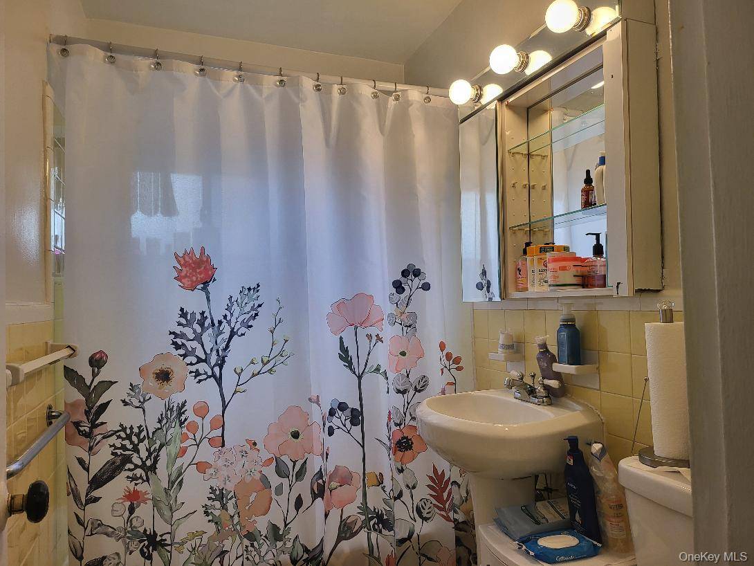 87-56 Francis Lewis BLVD #A62, Queens Village, NY 11427