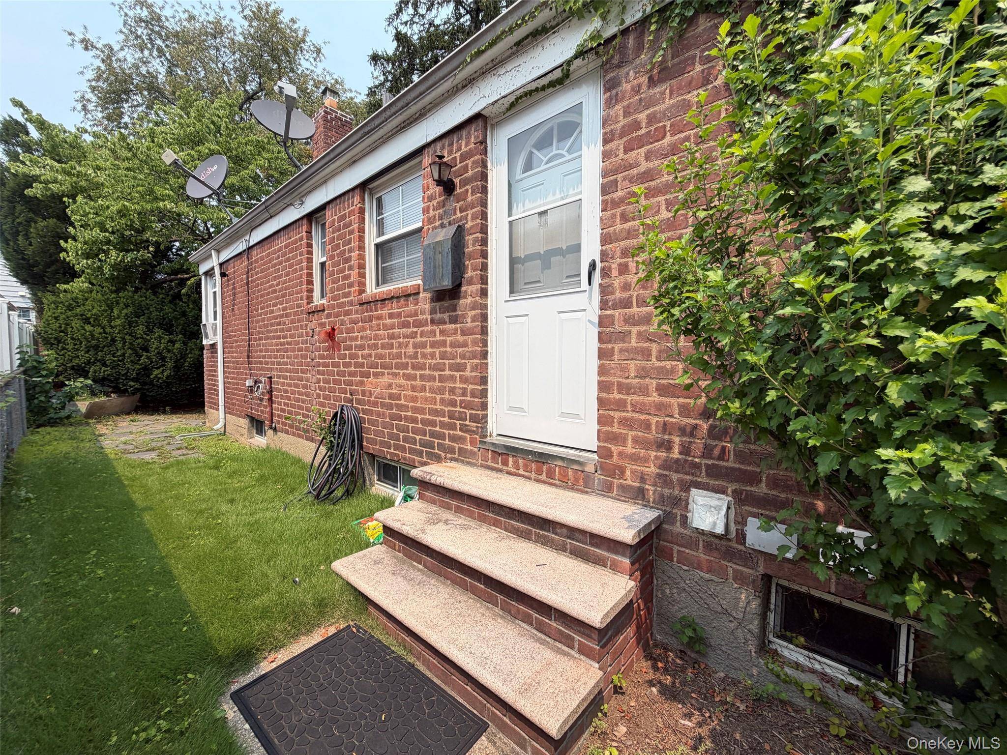 259-19 80th AVE, Glen Oaks, NY 11004