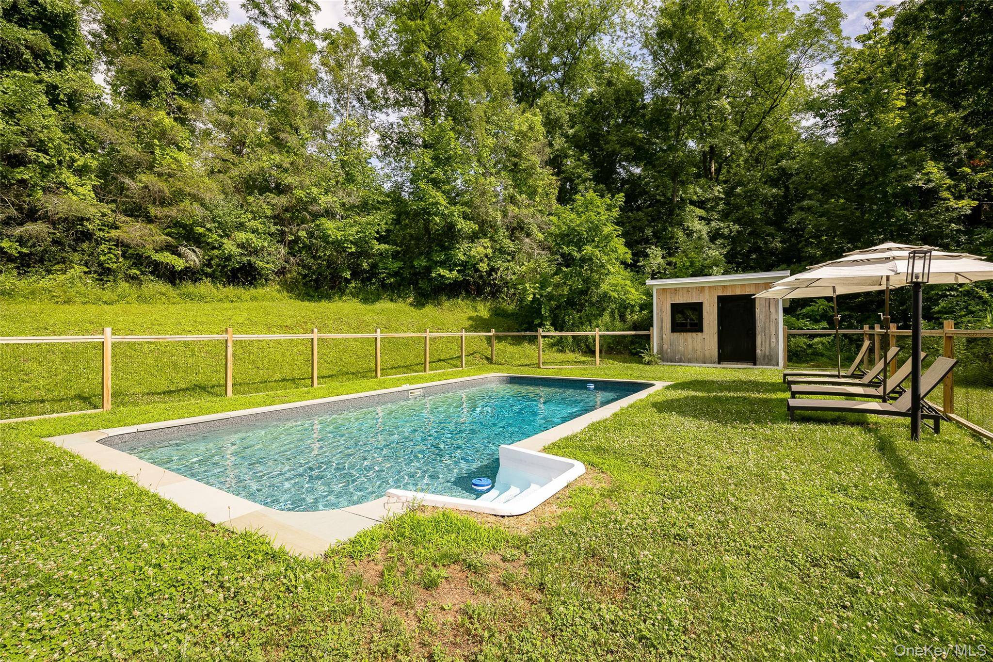 4 Cove RD, Rhinebeck, NY 12572