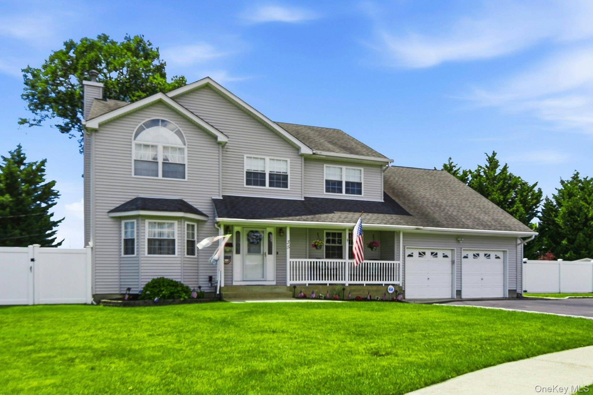 35 Dennis LN, Bethpage, NY 11714