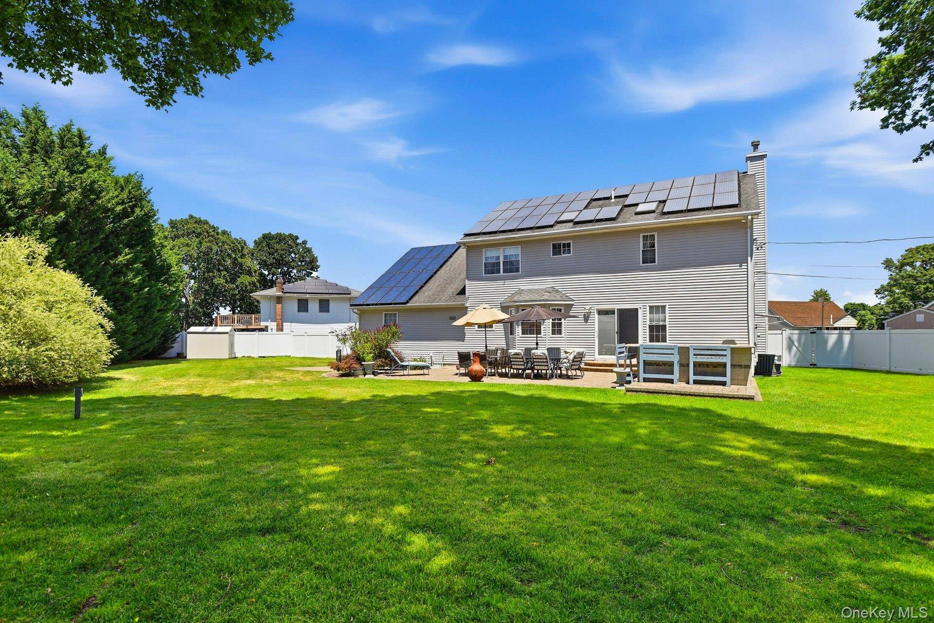 35 Dennis LN, Bethpage, NY 11714