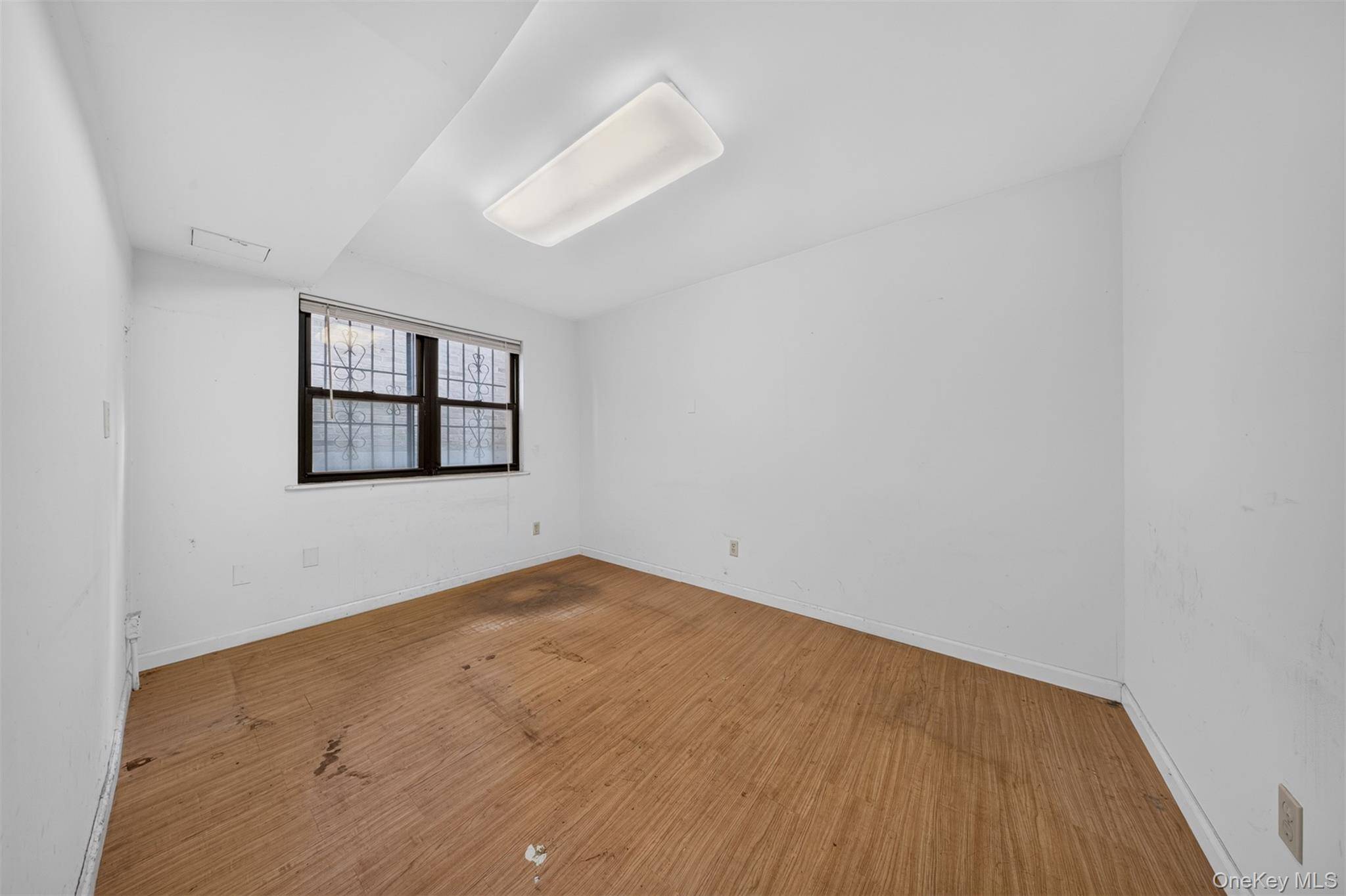143-27 Roosevelt AVE, Flushing, NY 11354