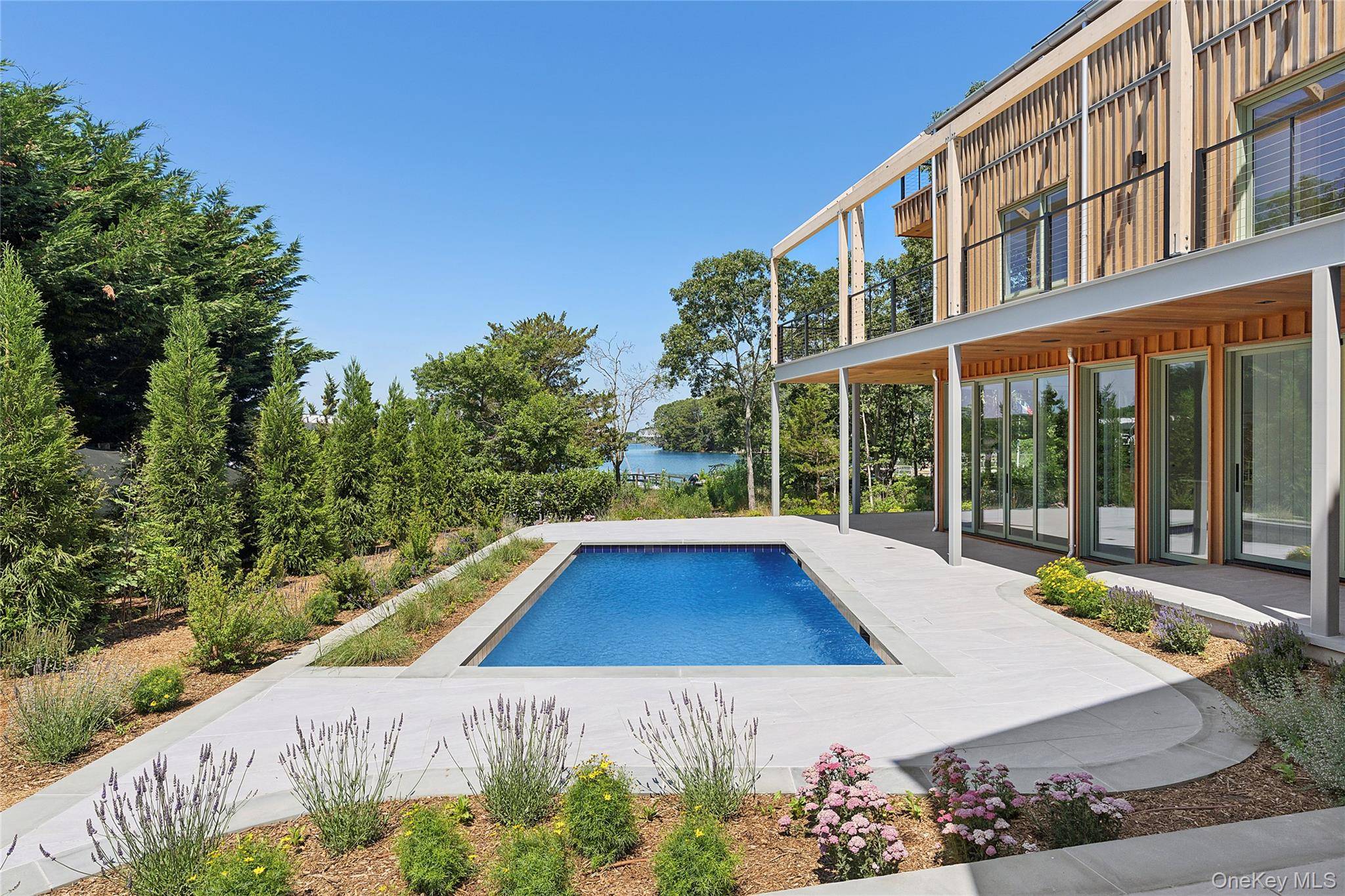 25 Bluff Point RD, Sag Harbor, NY 11963