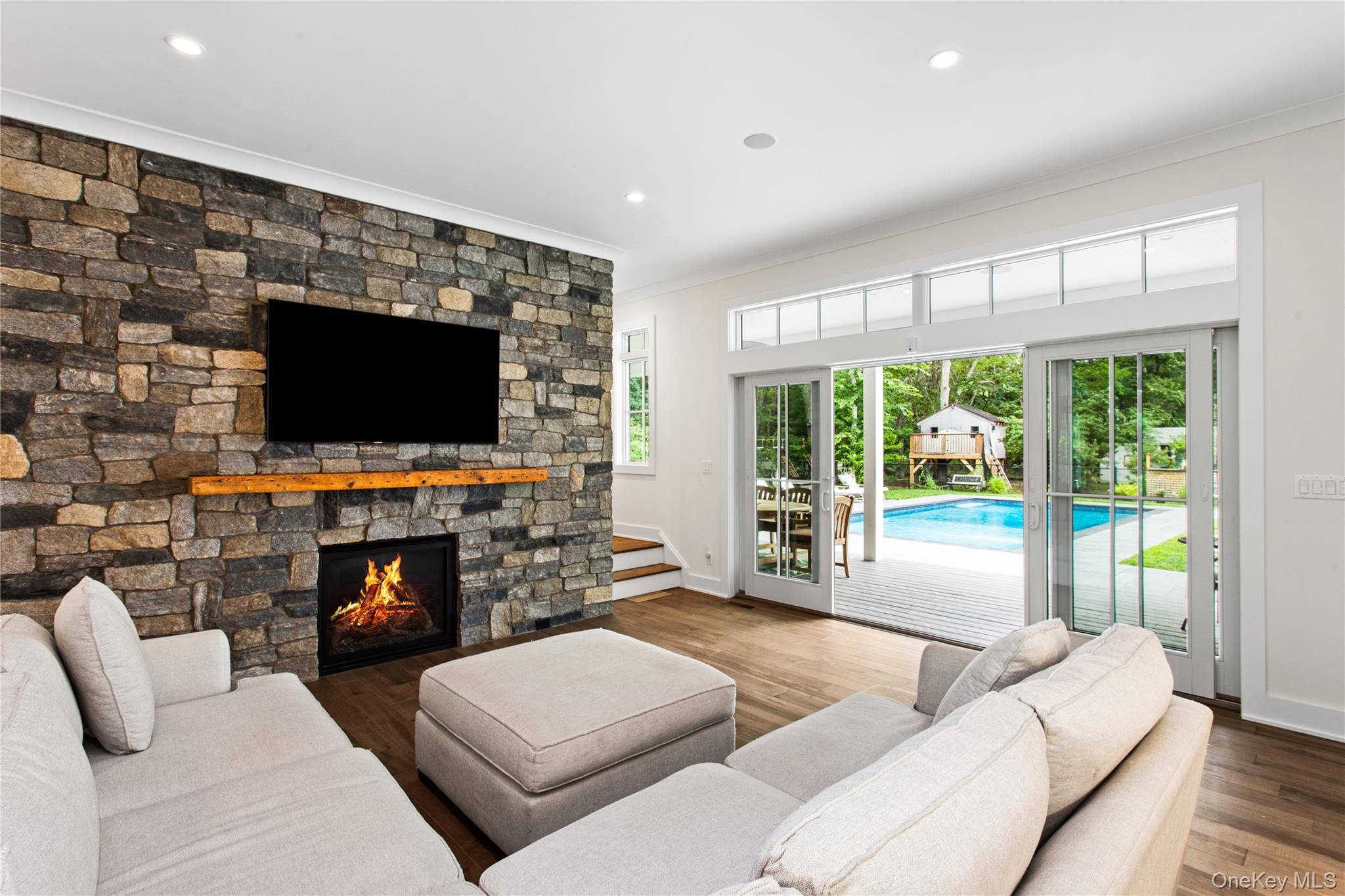 9 Deerland DR, East Quogue, NY 11942