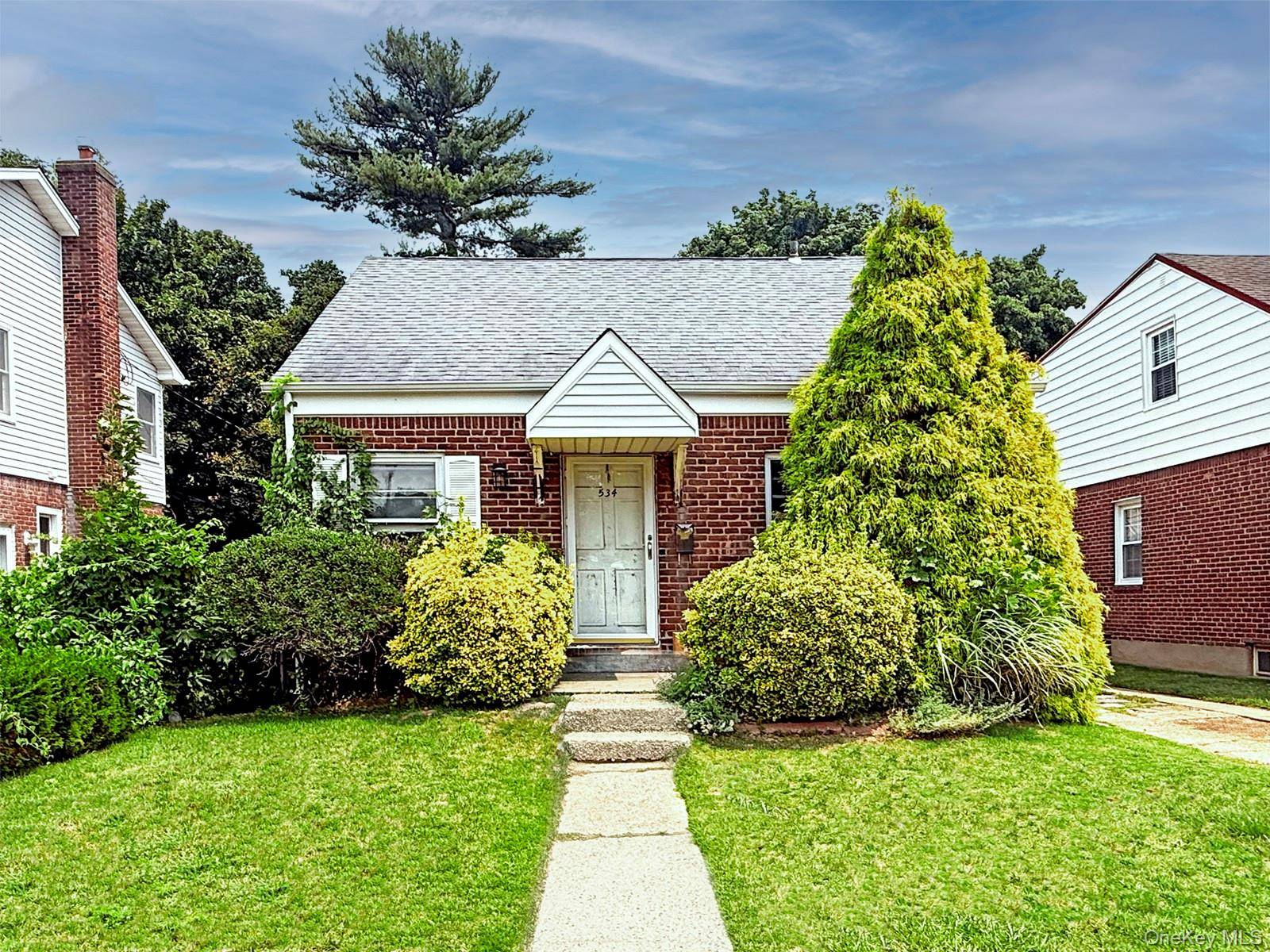 534 Sperry BLVD, New Hyde Park, NY 11040