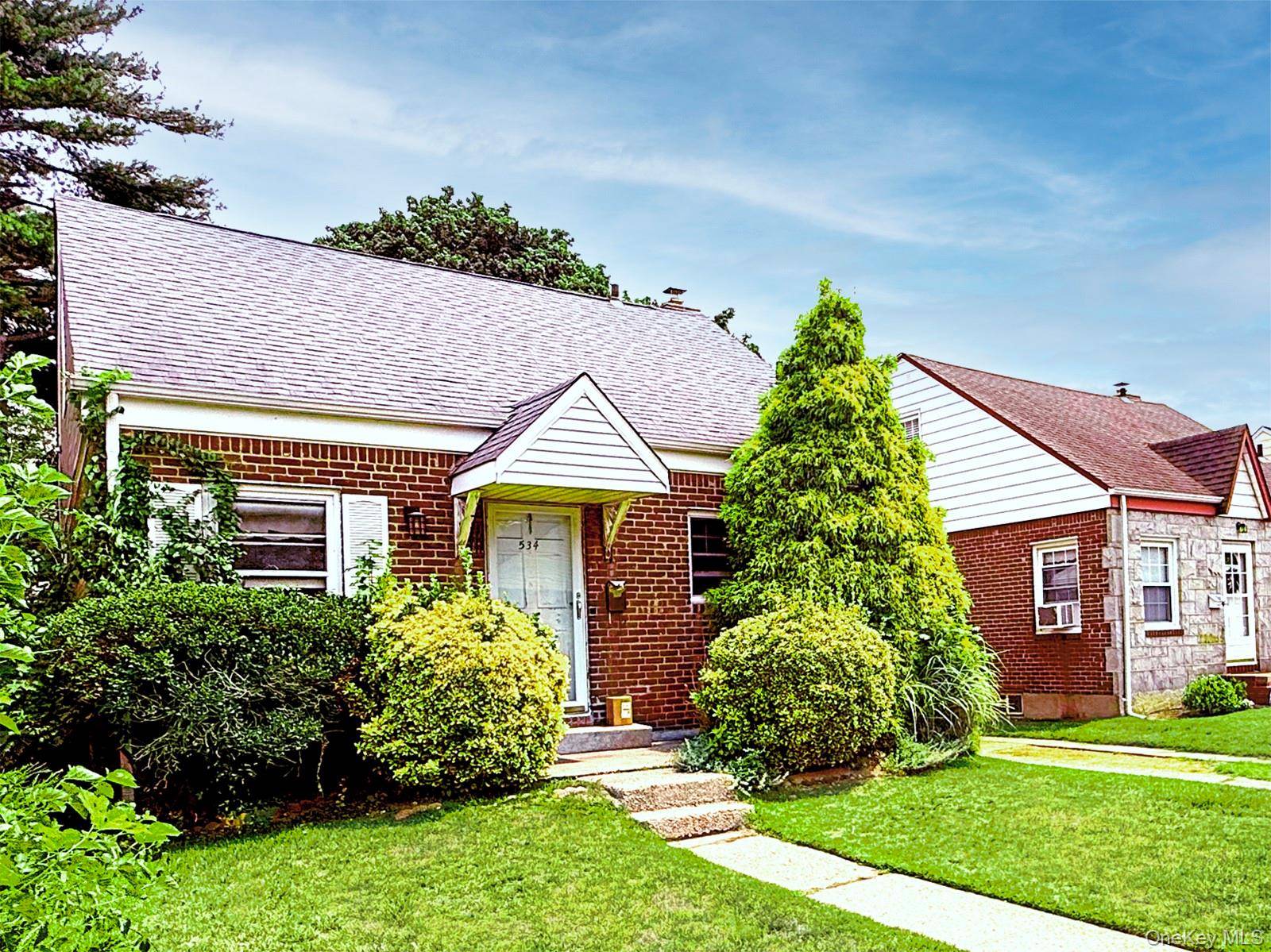 534 Sperry BLVD, New Hyde Park, NY 11040