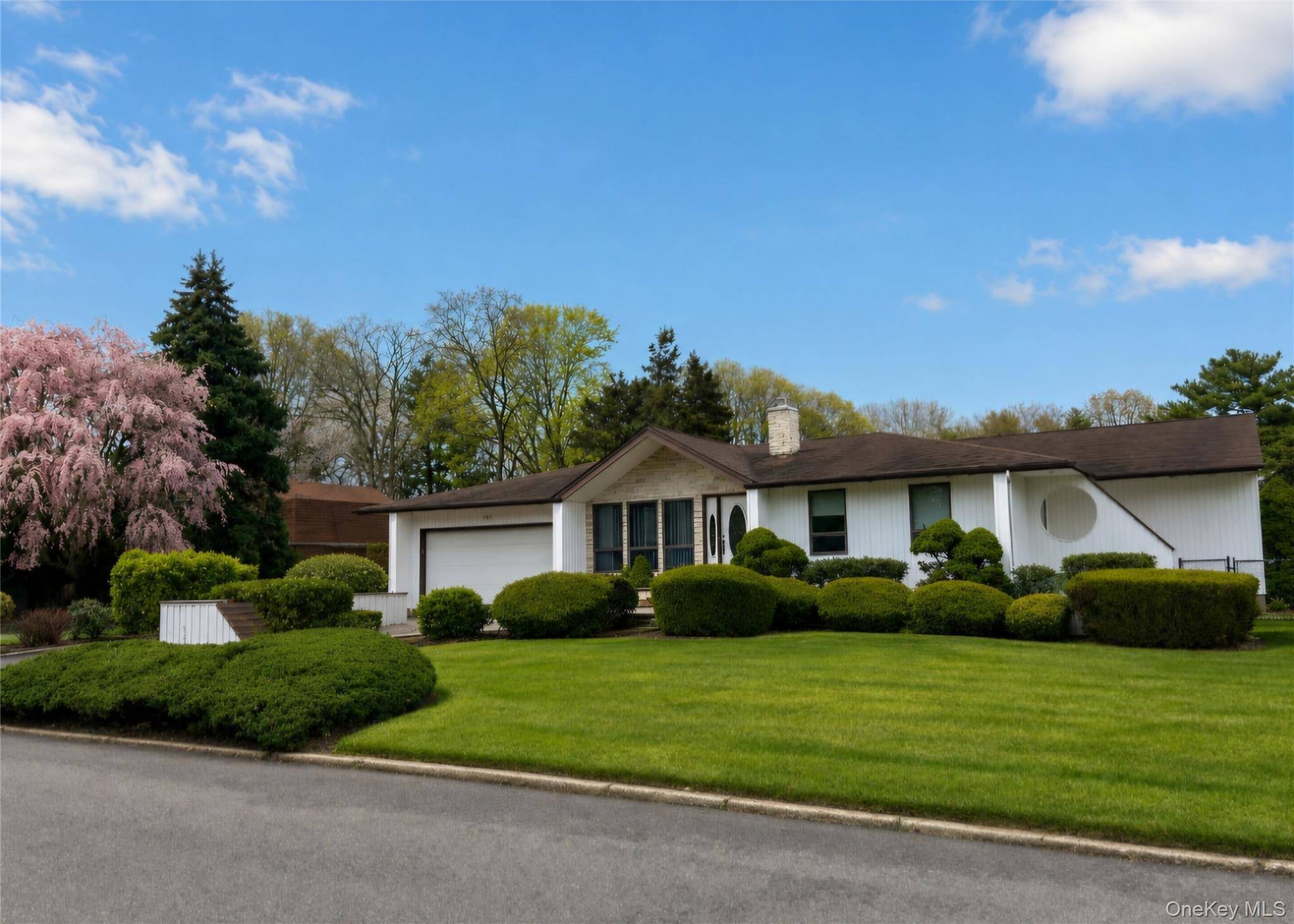 517 Ocean AVE, Oakdale, NY 11769