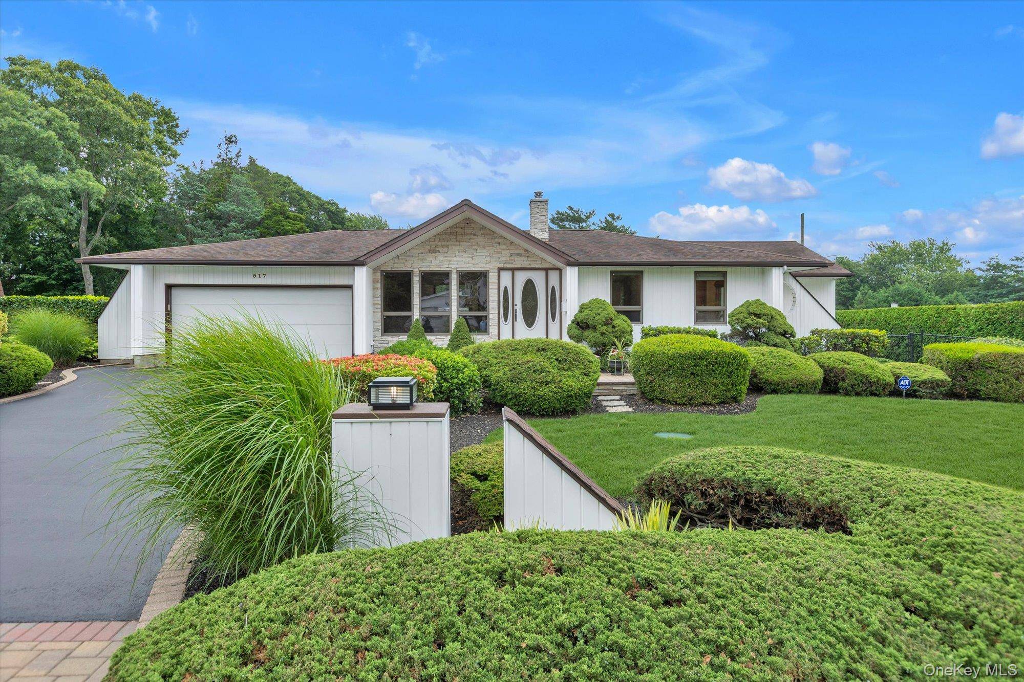 517 Ocean AVE, Oakdale, NY 11769