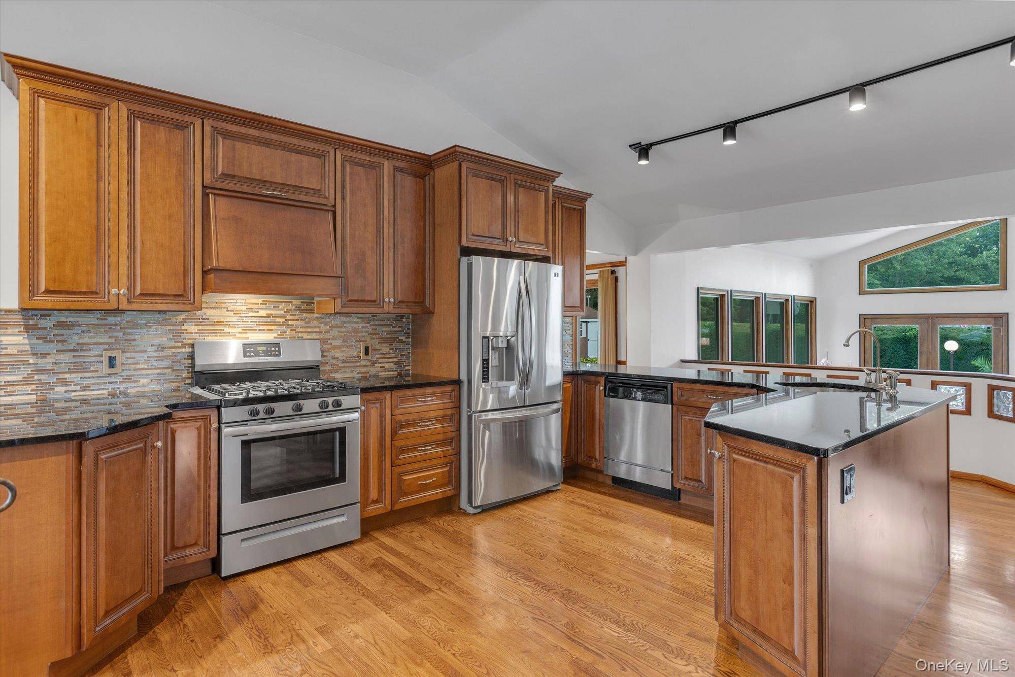 517 Ocean AVE, Oakdale, NY 11769