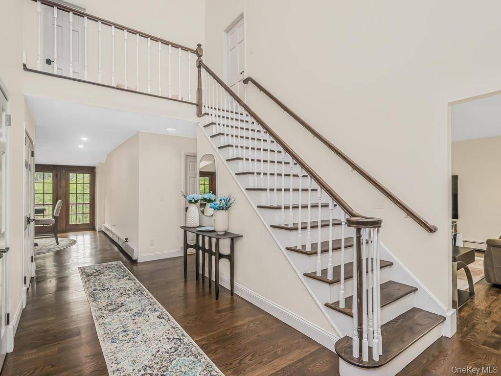 8 Fairgreen CT, Cortlandt Manor, NY 10567