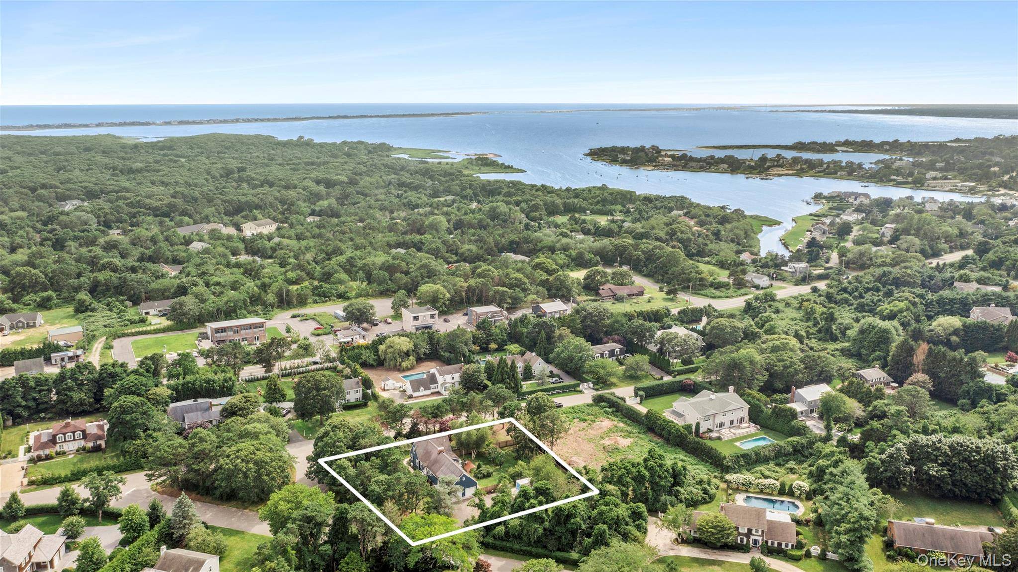 9 Aberdeen LN, Southampton, NY 11968