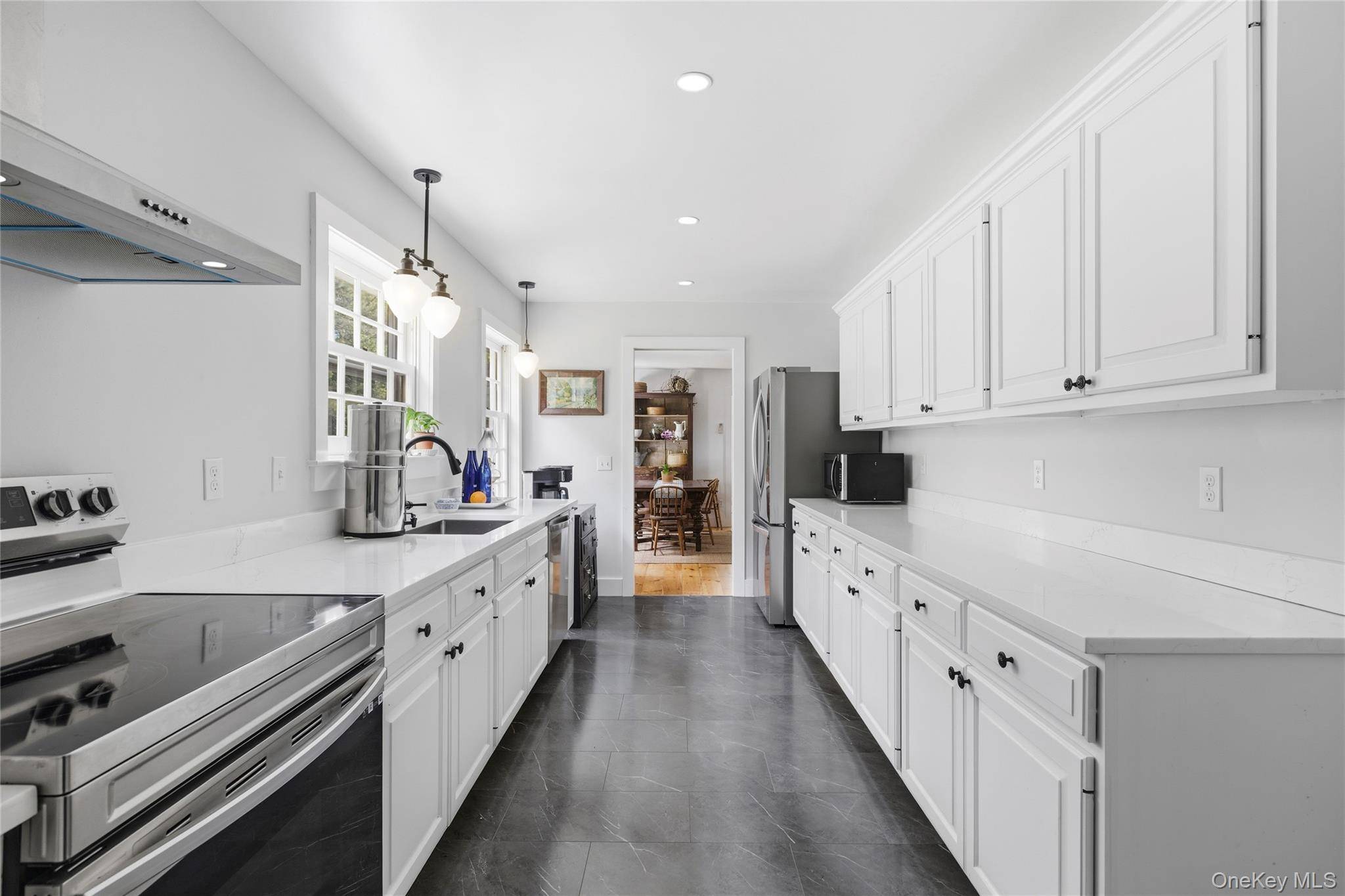 9 Aberdeen LN, Southampton, NY 11968
