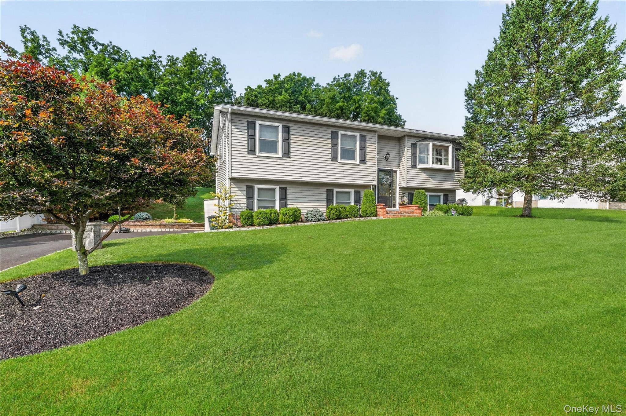 10 Pine DR, Stony Point, NY 10980