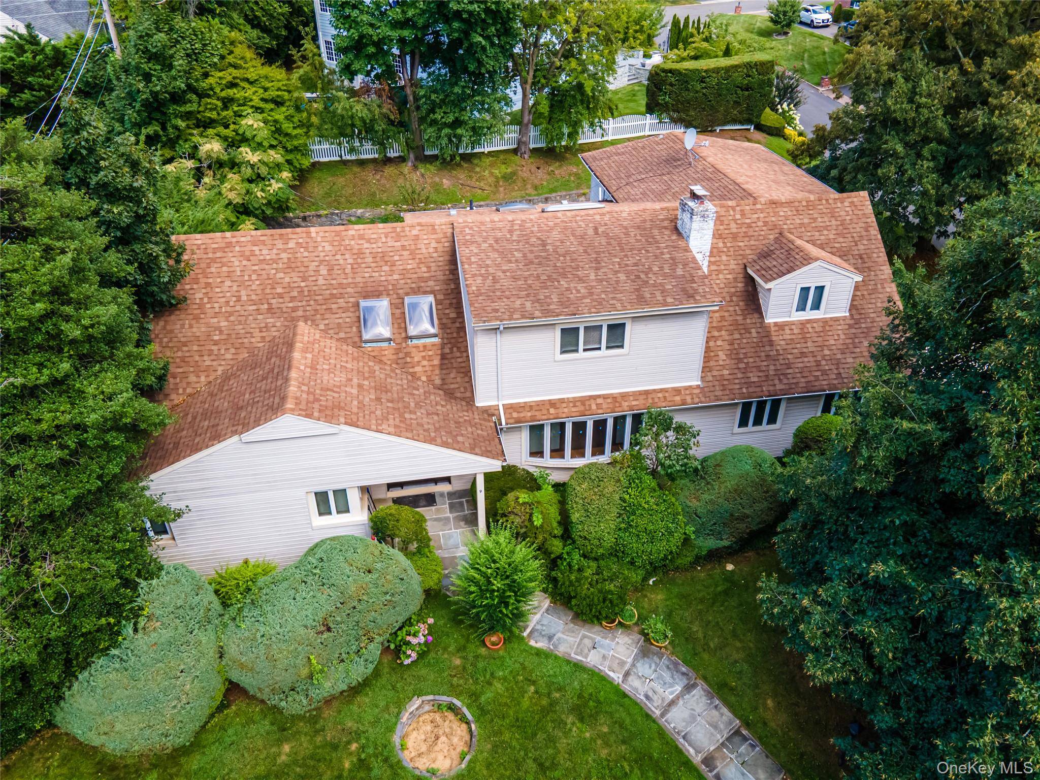 9 Talbot DR, Great Neck, NY 11020
