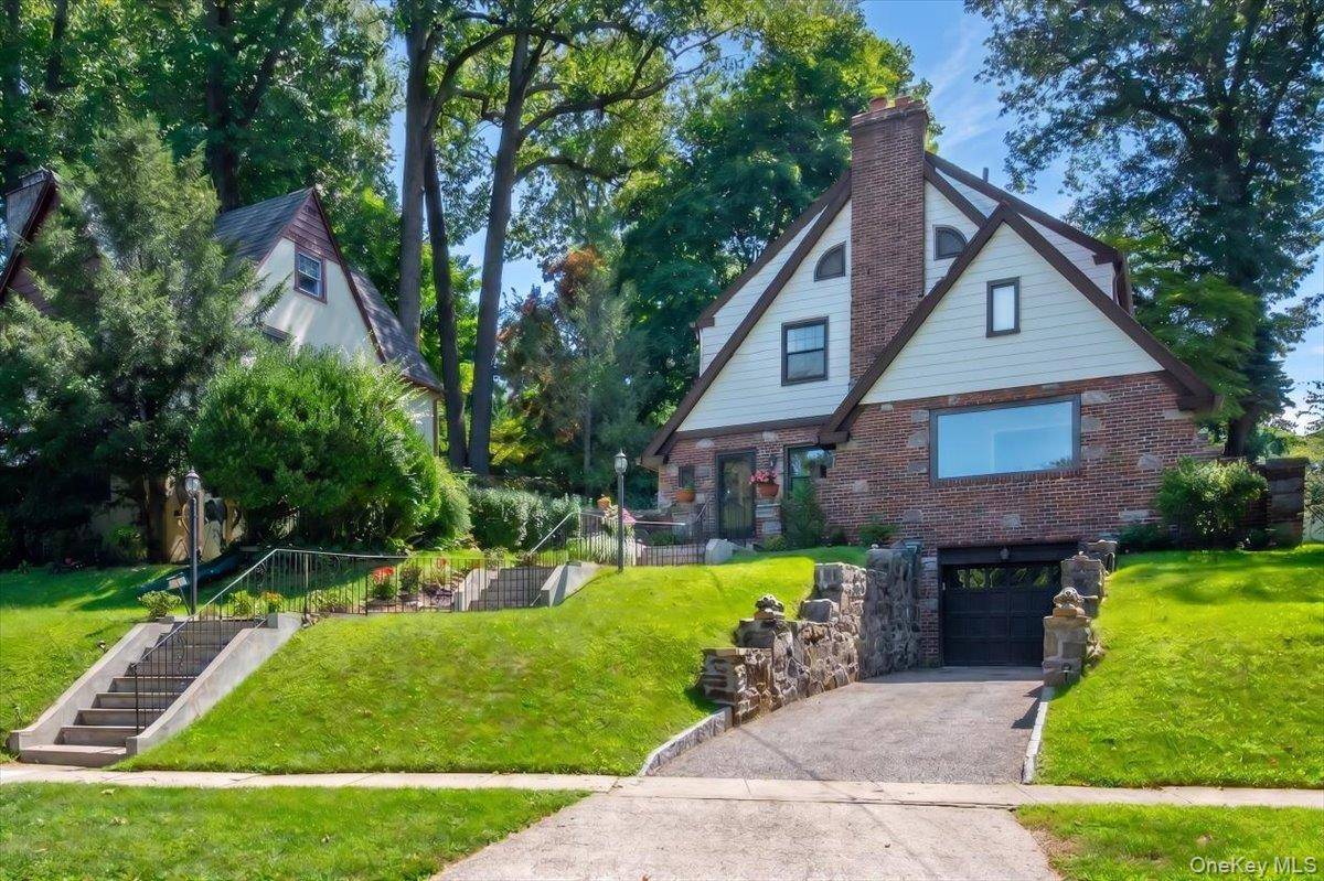 3 Walworth TER, White Plains, NY 10606