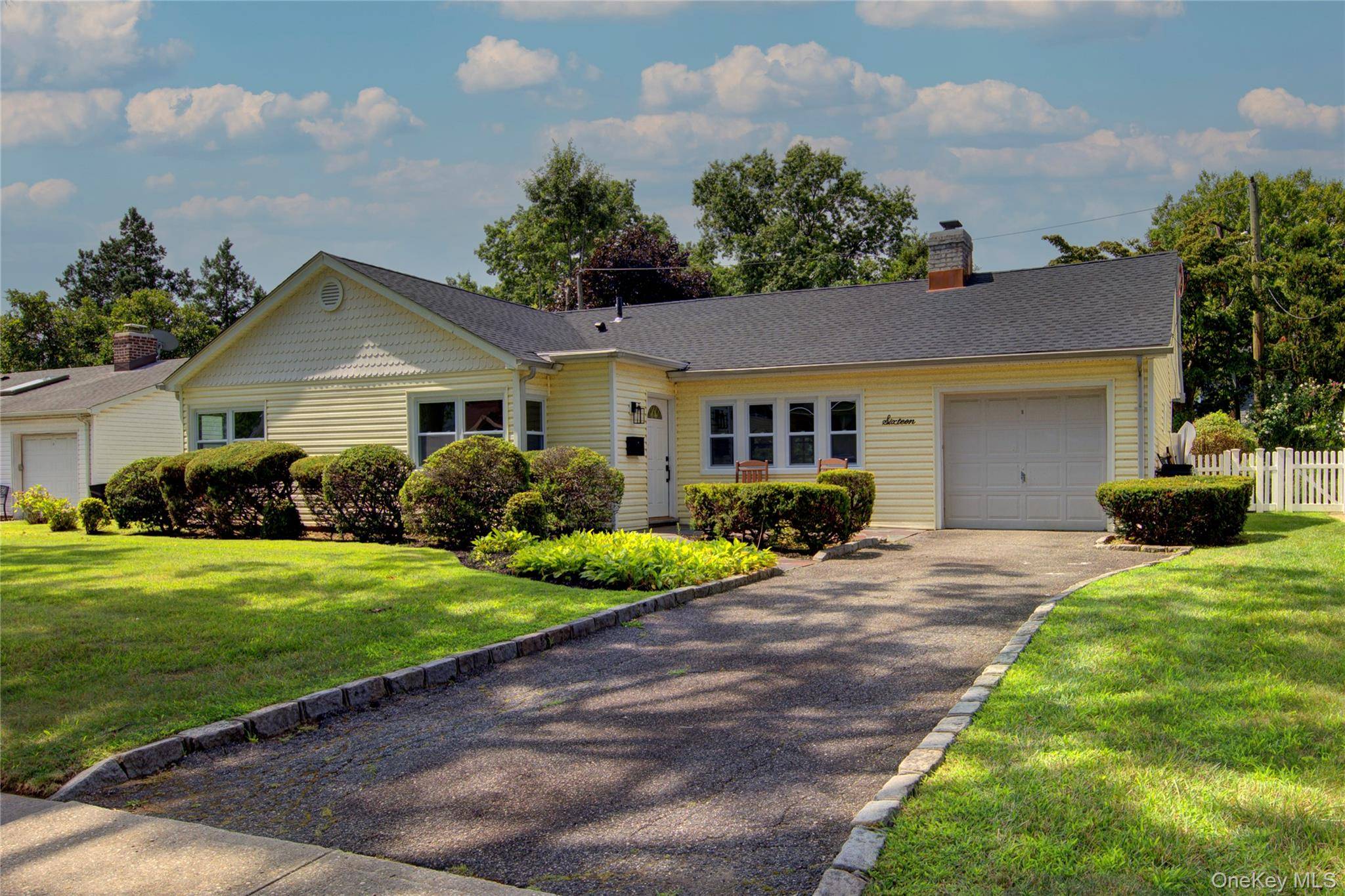 16 Linden ST, Garden City, NY 11530