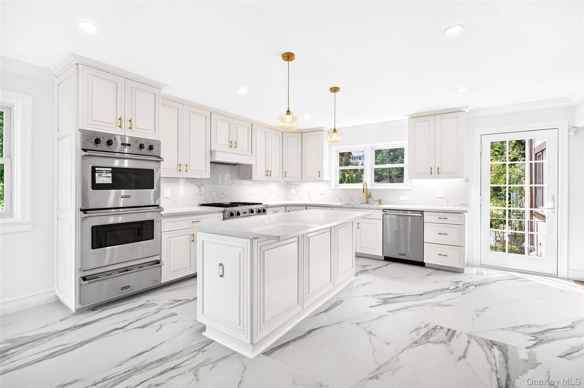 22 Northway, Bronxville, NY 10708