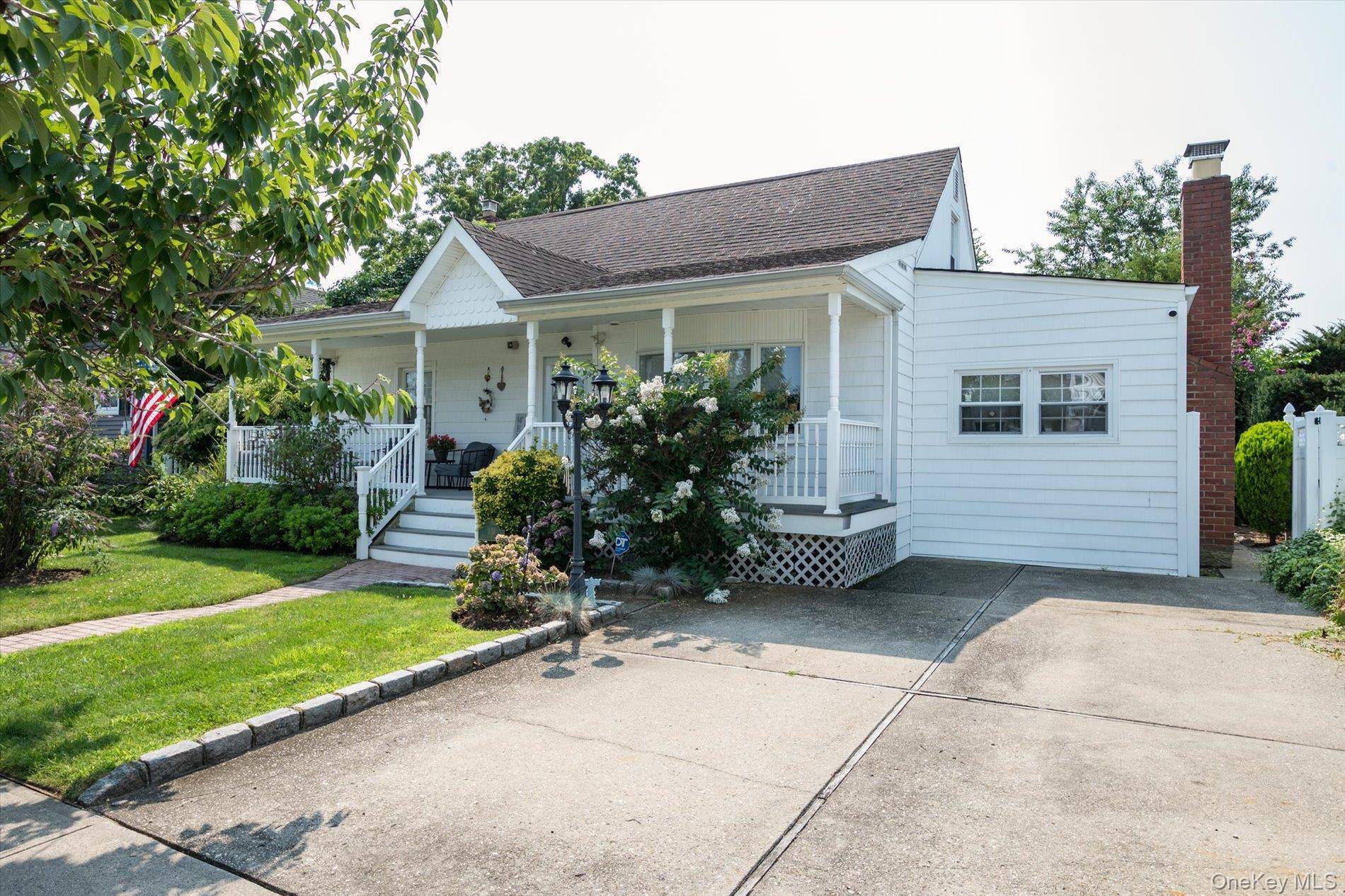 320 Brooklyn AVE, Massapequa Park, NY 11762