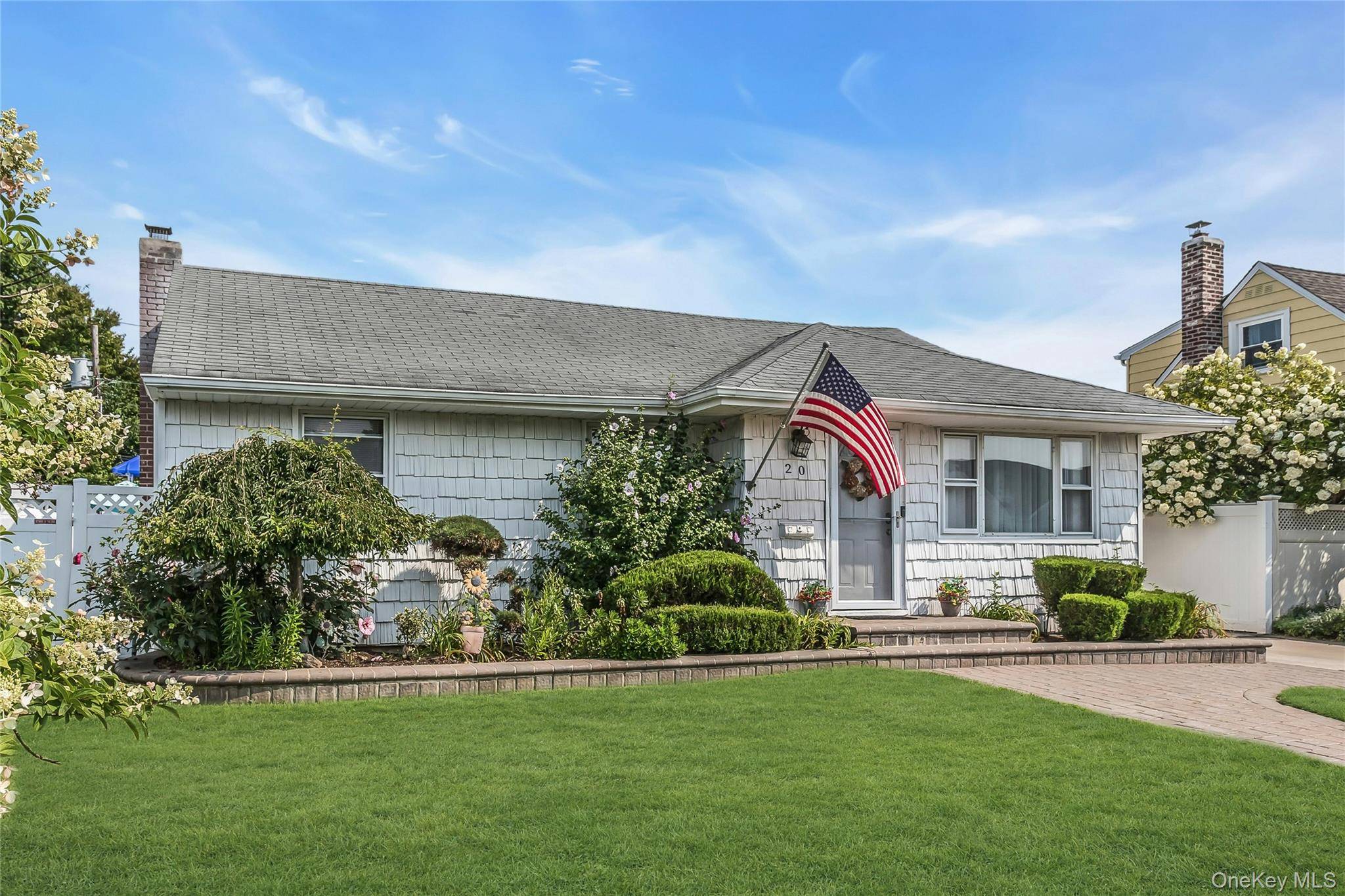 20 Jamaica AVE, Plainview, NY 11803