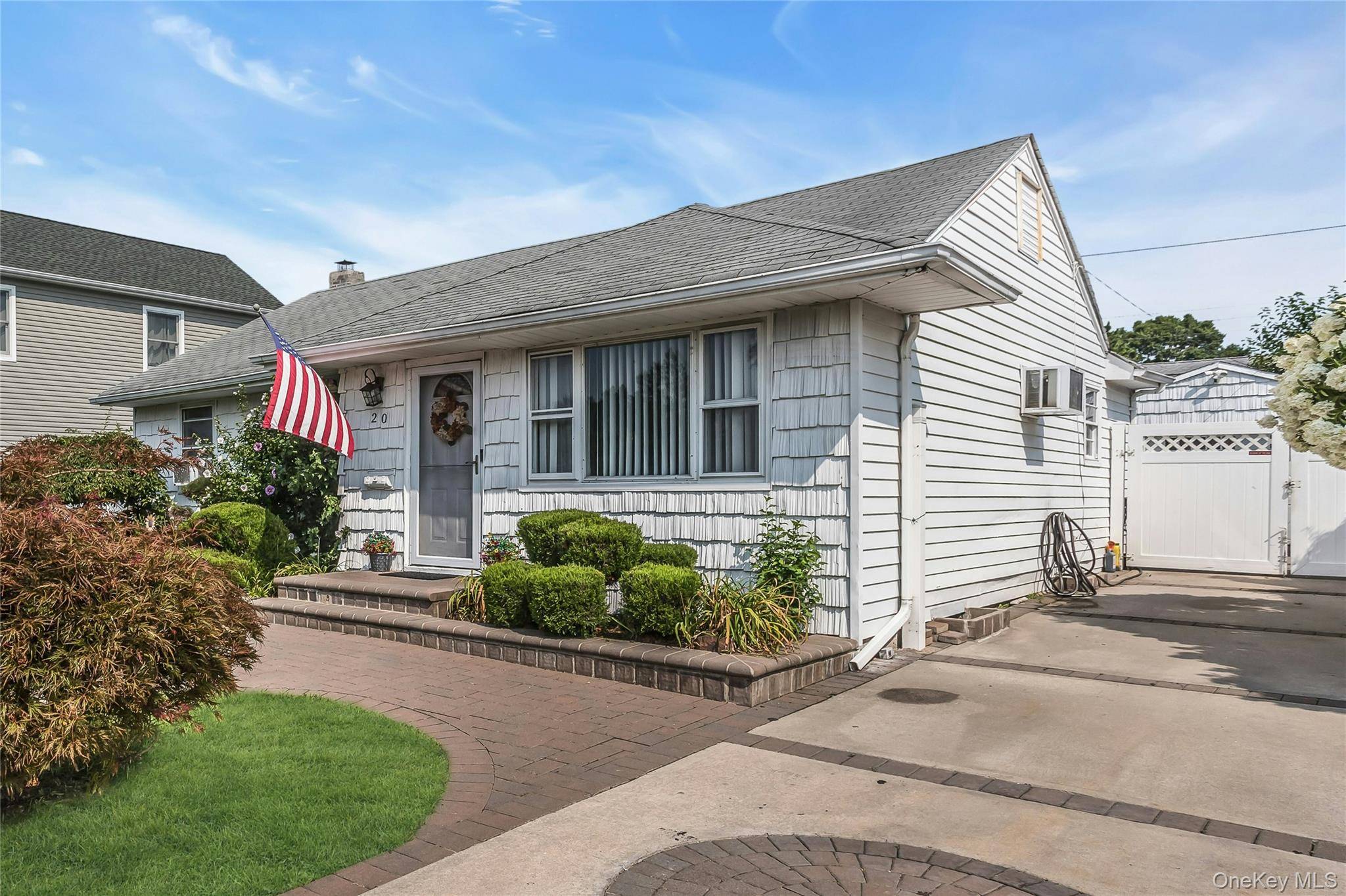20 Jamaica AVE, Plainview, NY 11803