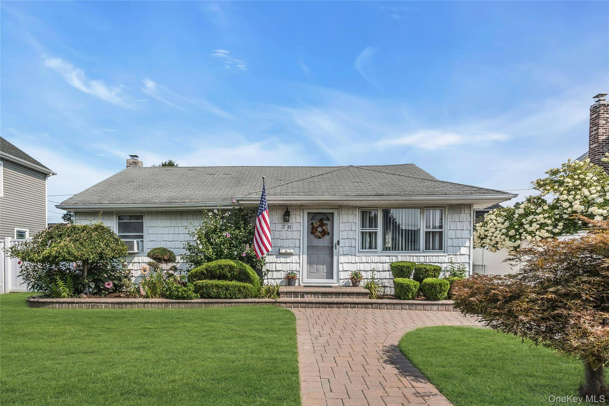 20 Jamaica AVE, Plainview, NY 11803
