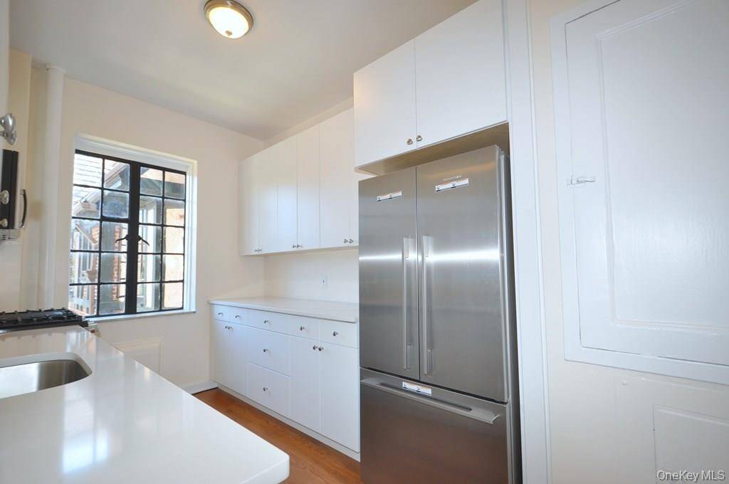 155 Garth RD #4D, Scarsdale, NY 10583