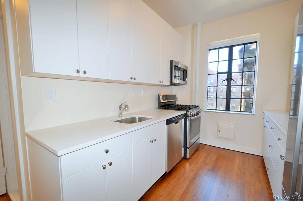 155 Garth RD #4D, Scarsdale, NY 10583