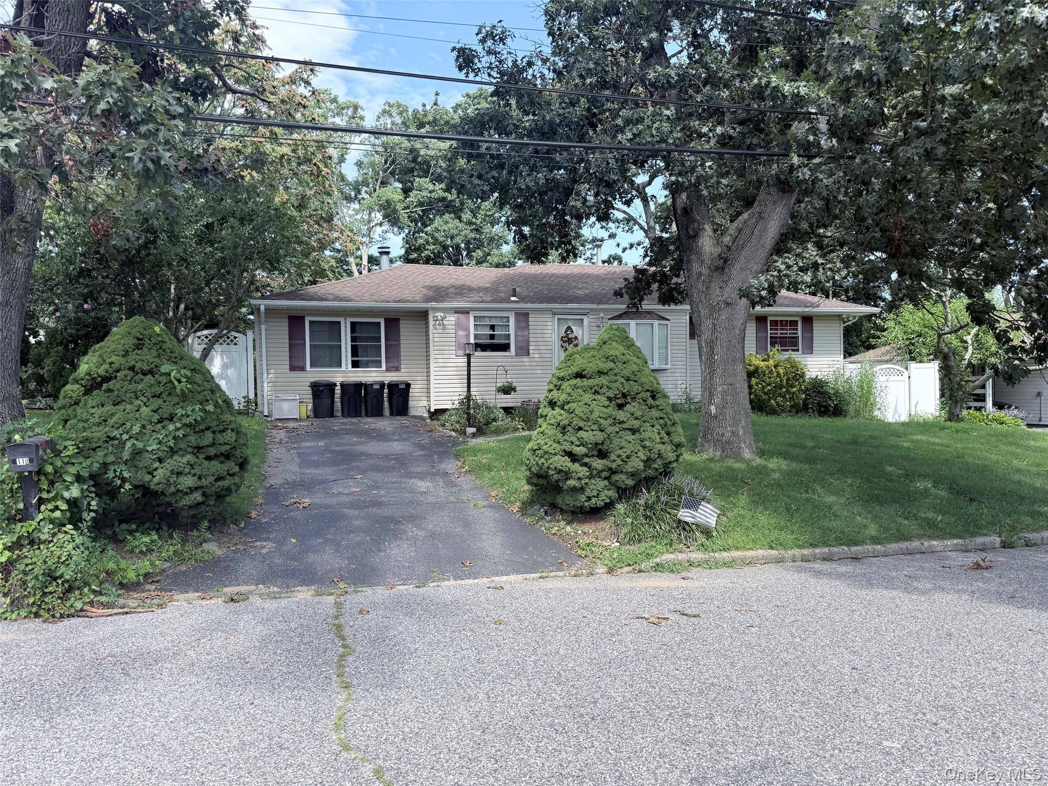 110 Tudor RD, Centereach, NY 11720