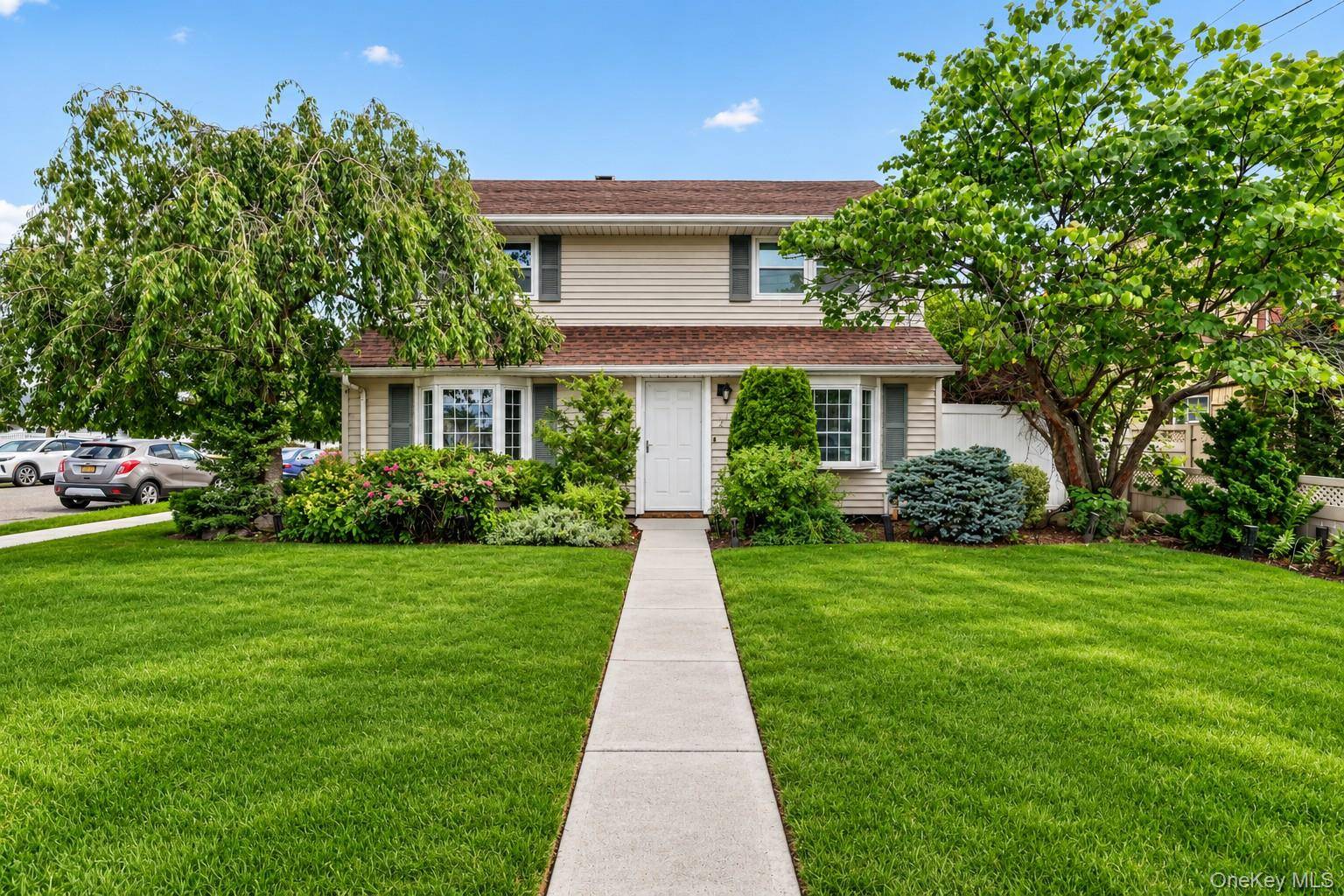 269 Forest AVE, Massapequa, NY 11758