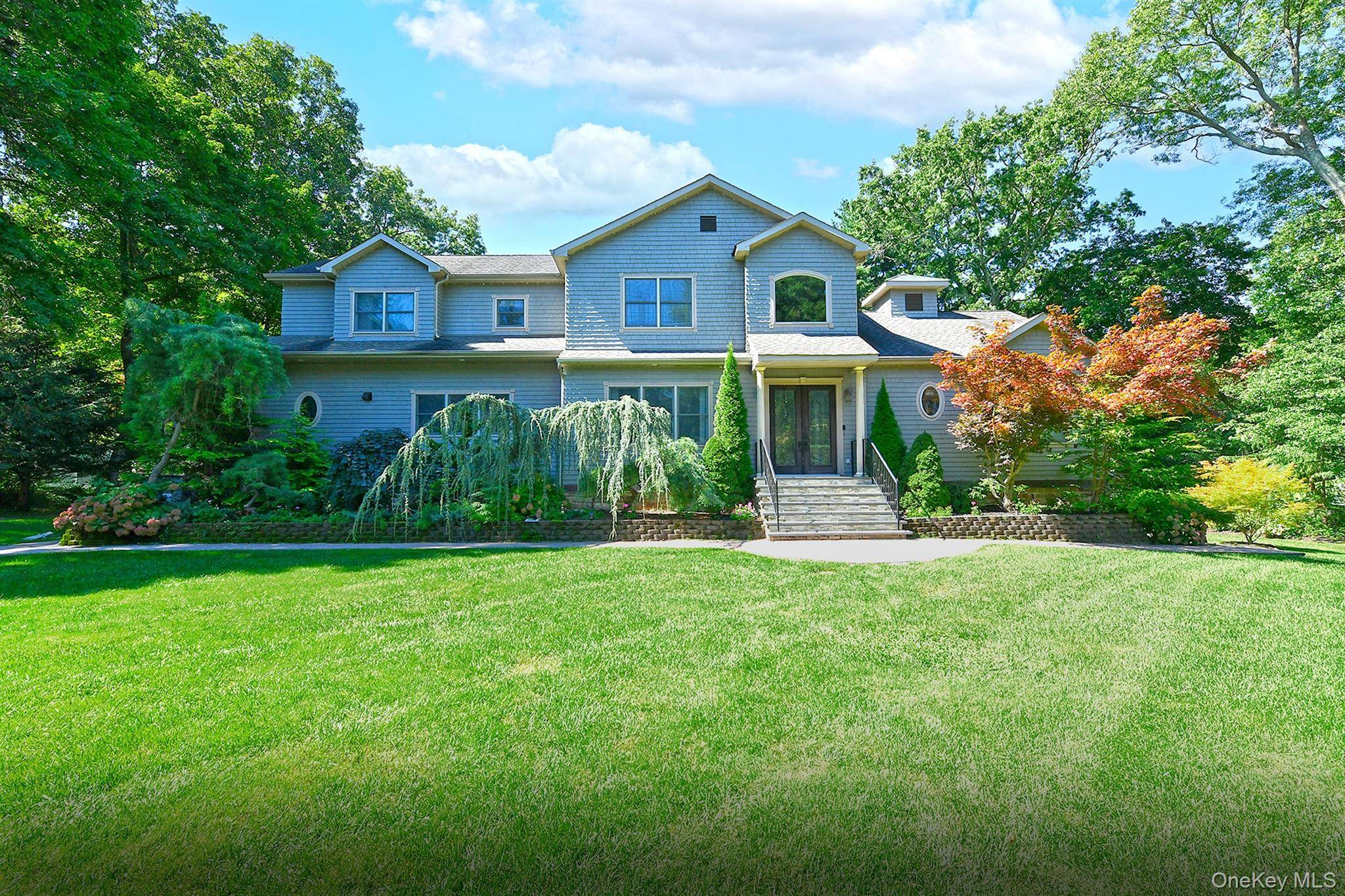 19 Sparrow LN, Huntington, NY 11743