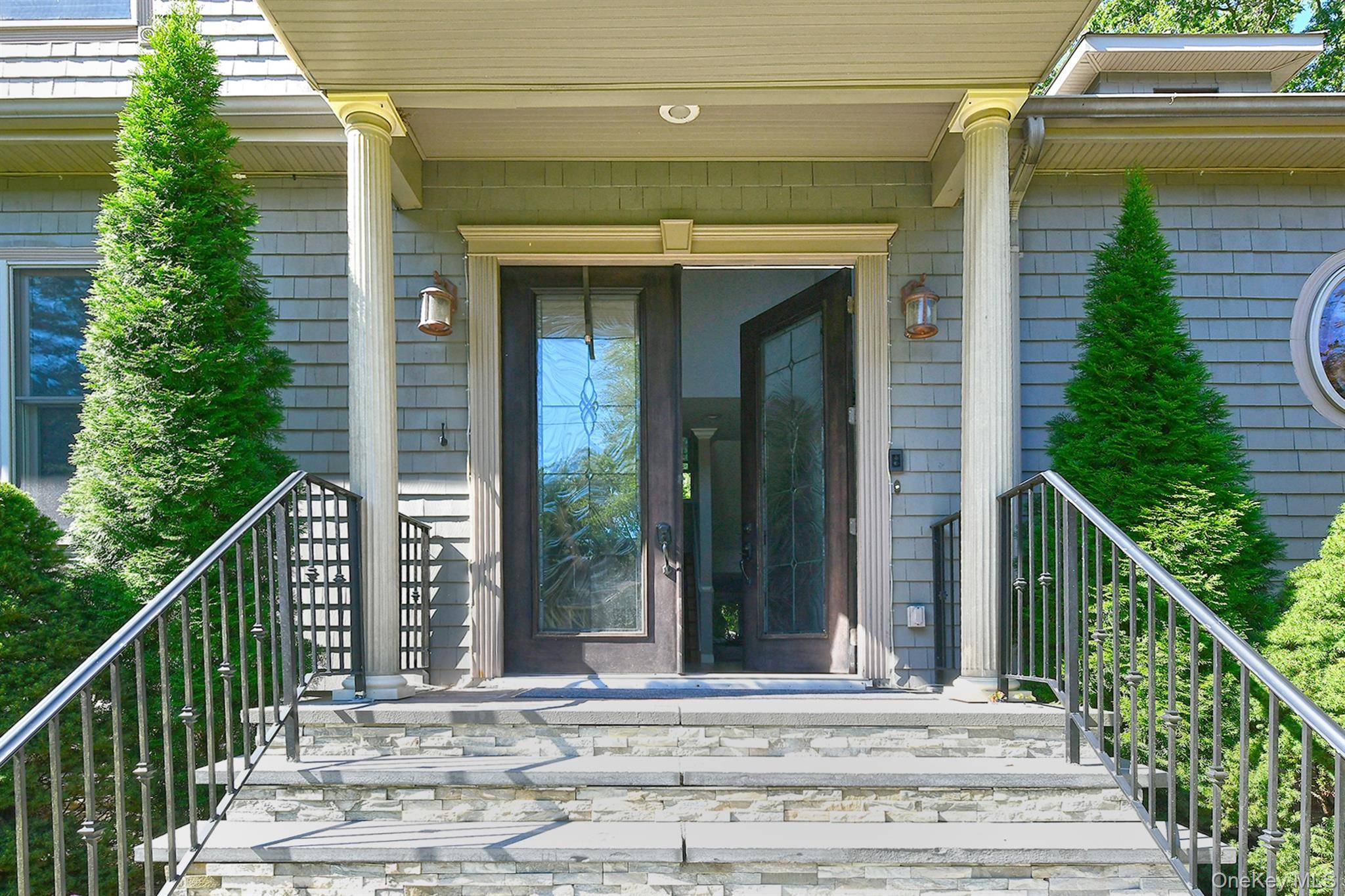 19 Sparrow LN, Huntington, NY 11743