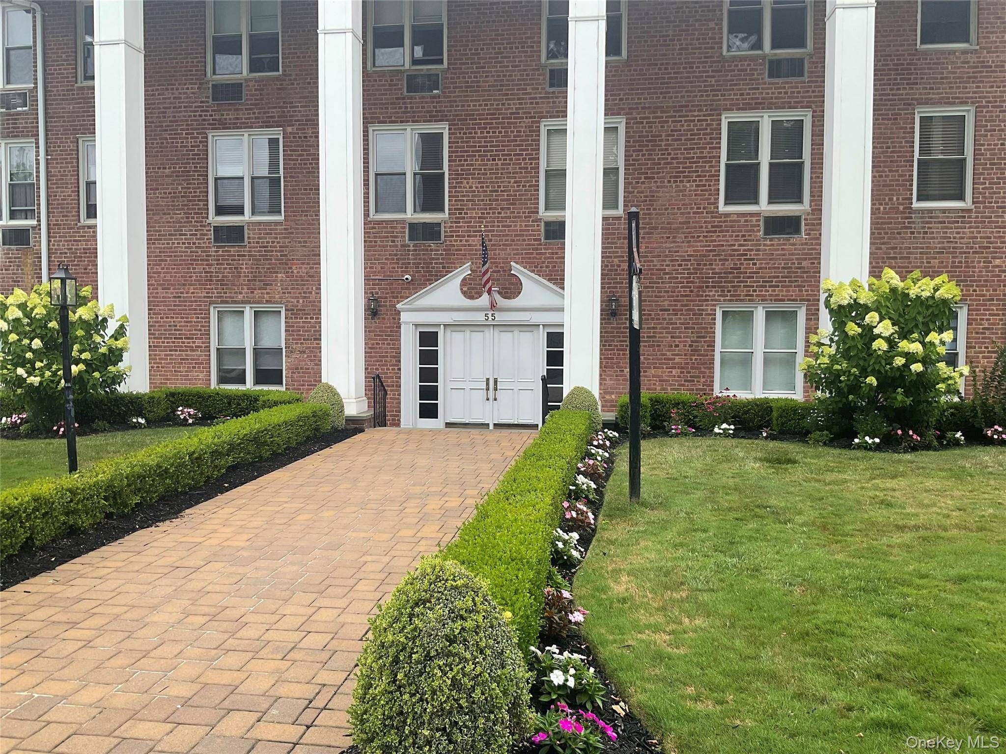 55 Lenox RD #3X, Rockville Centre, NY 11570