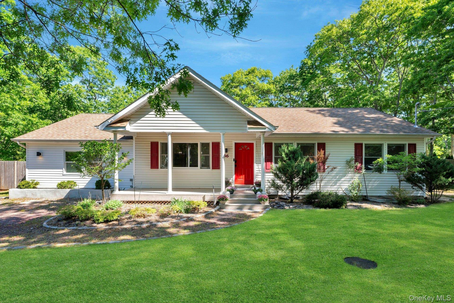 46 Sherwood RD, Hampton Bays, NY 11946