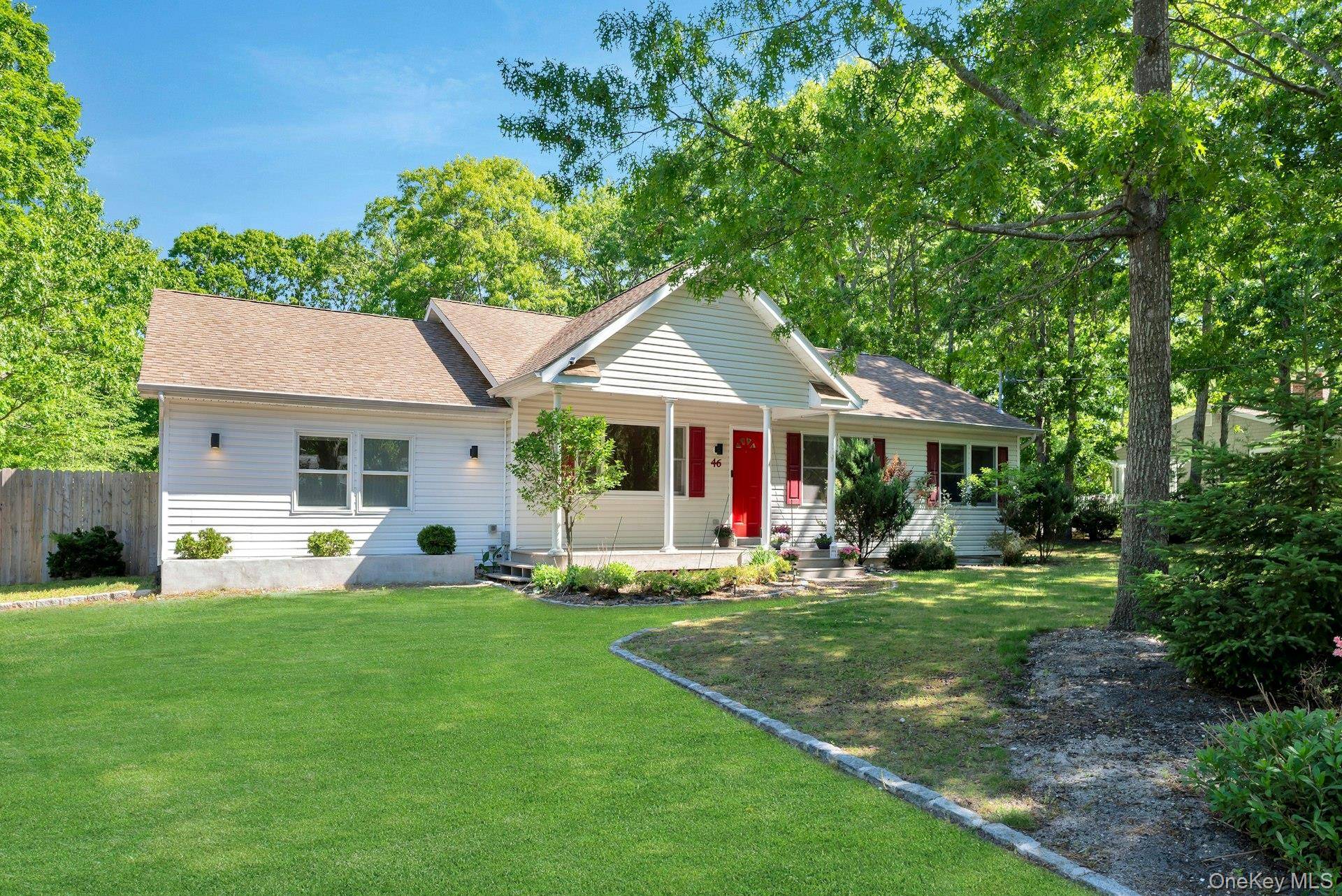 46 Sherwood RD, Hampton Bays, NY 11946