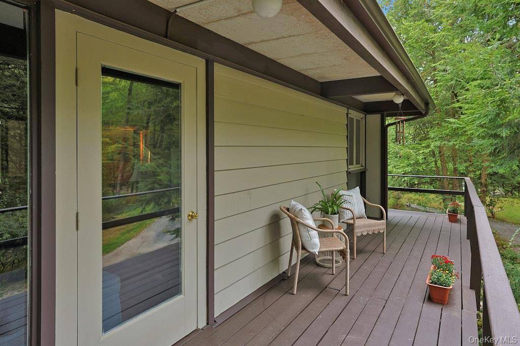 81 Montrose Station RD, Montrose, NY 10548