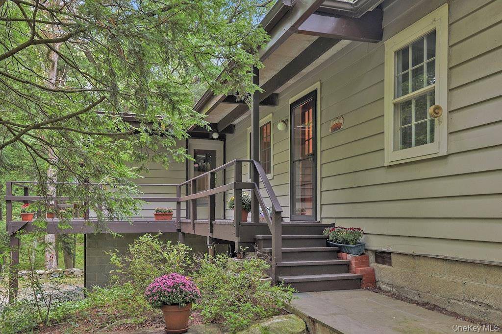 81 Montrose Station RD, Montrose, NY 10548