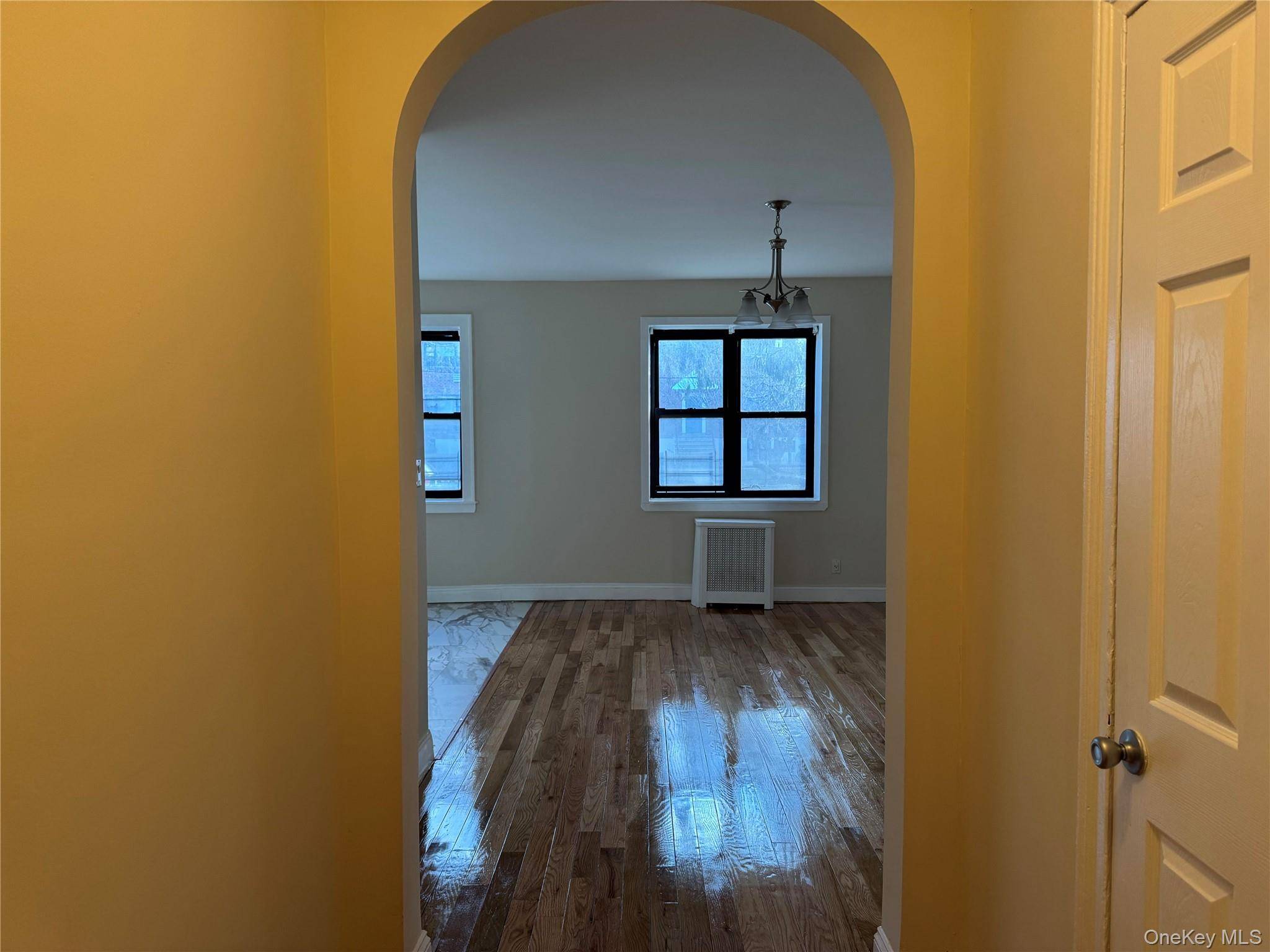 110 Stonelea PL #1B, New Rochelle, NY 10801