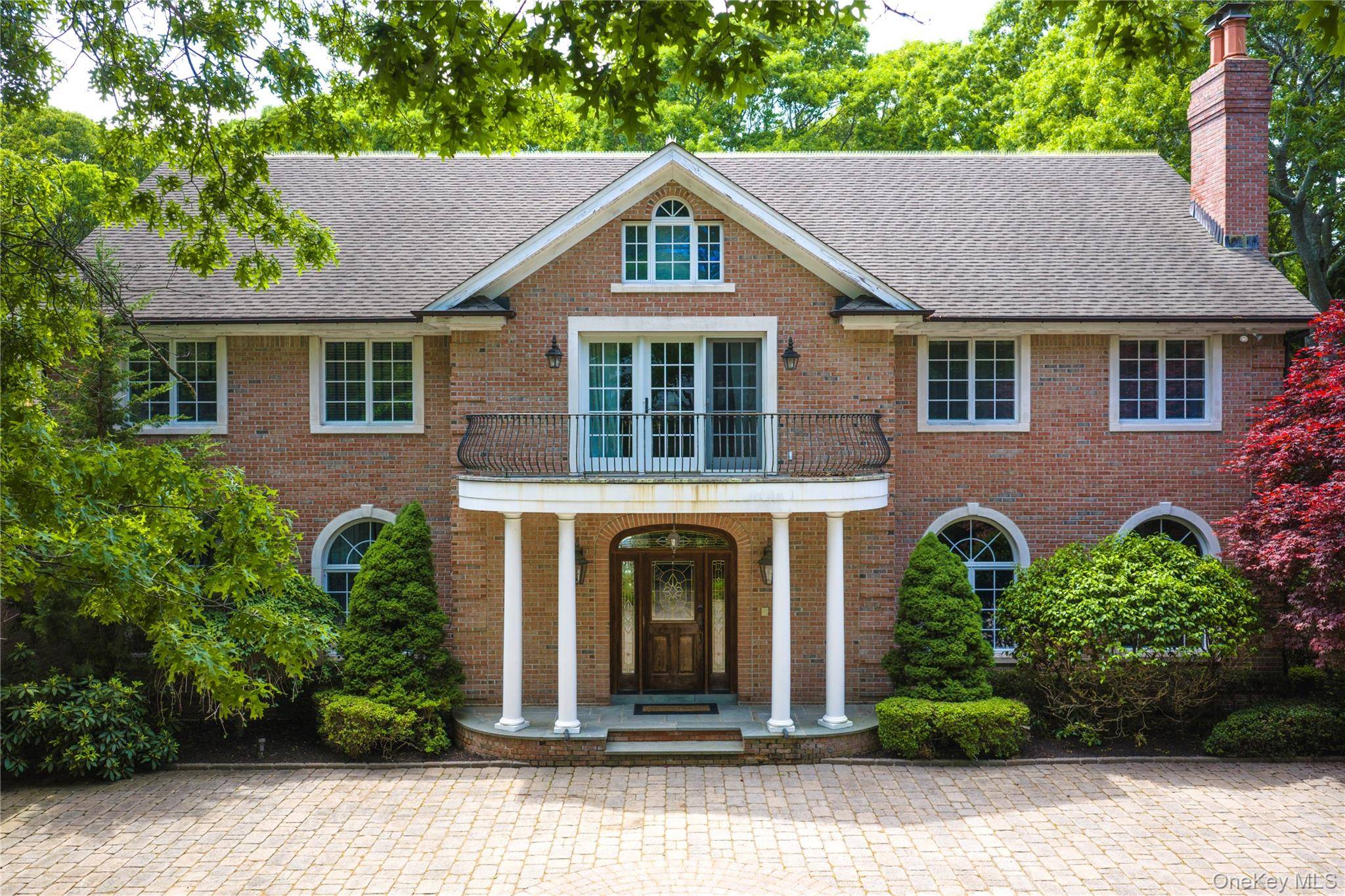 10 Emerson CT, Hampton Bays, NY 11946