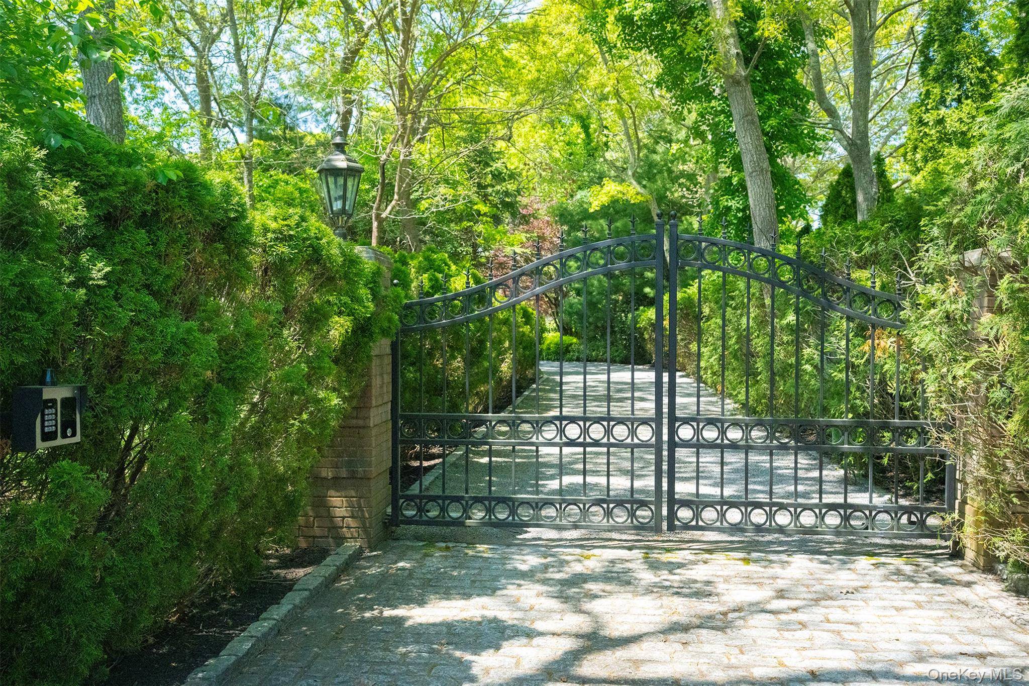 10 Emerson CT, Hampton Bays, NY 11946