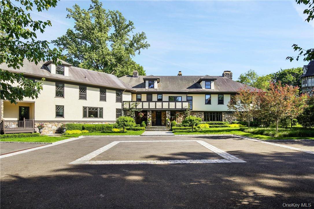 15 Sarosca Farm LN, Purchase, NY 10577